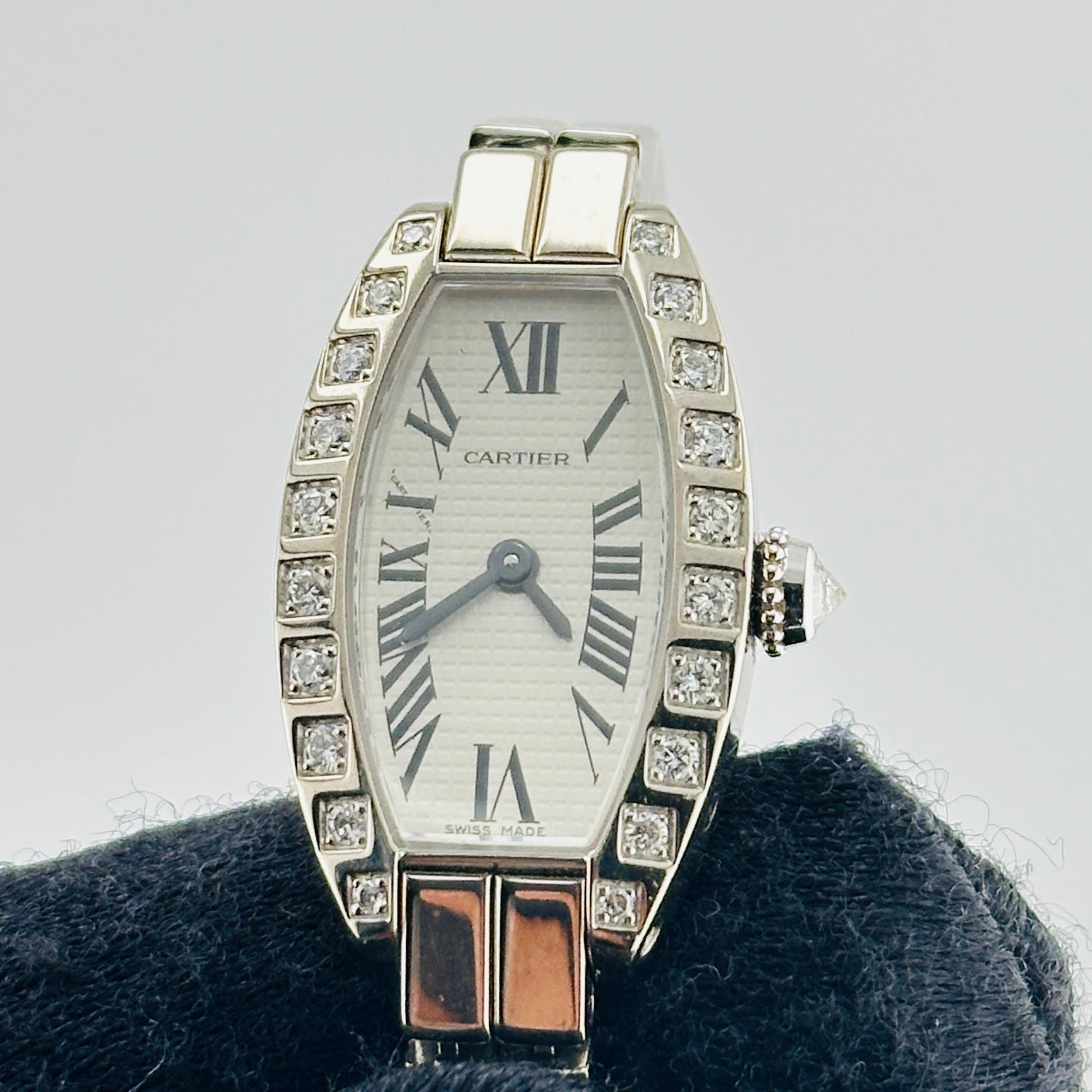 Cartier Tonneau Silver Roman Dial on Wg Ref. 2545 — view 3