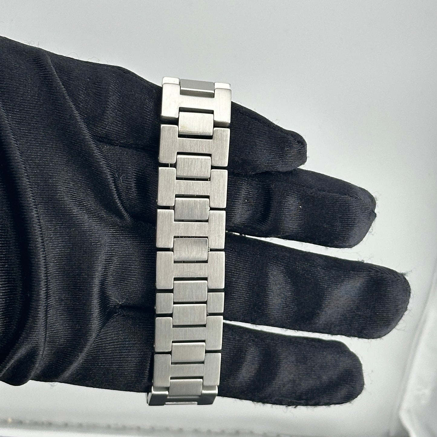 Cartier Pasha C White Arabic W Gold Markers Dial on Stainless Steel Bracelet Ref. 2324 — view 4