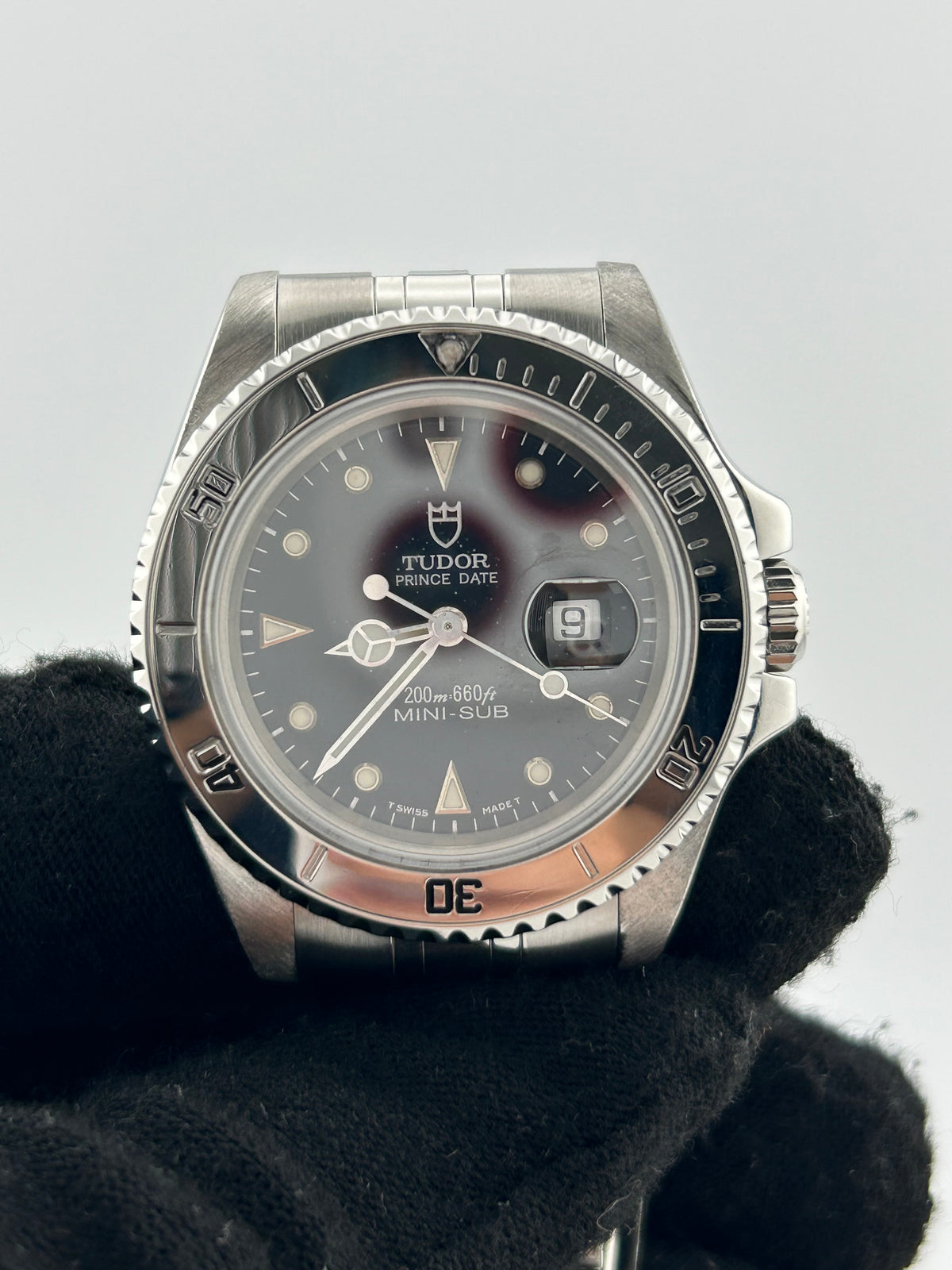Tudor Prince Date Mini-Sub Black Dial on Stainless Steel Bracelet Ref. 73190 — view 3