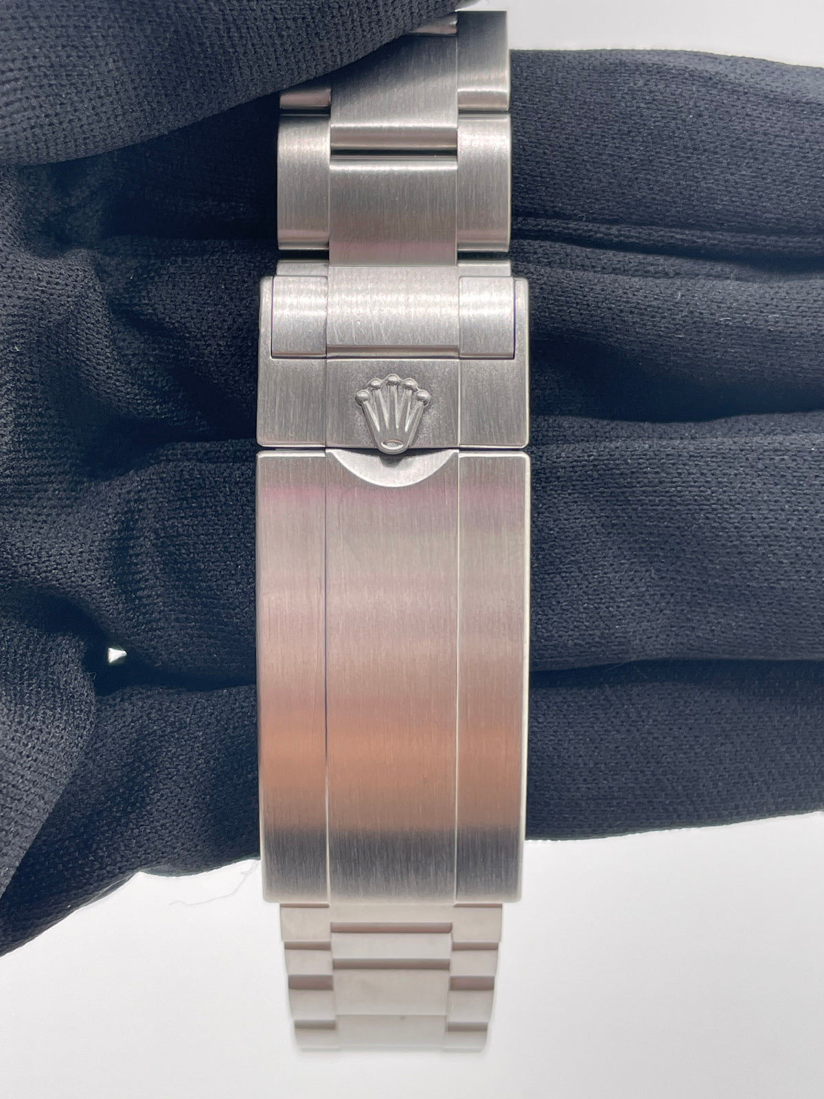 Rolex Submariner No-Date Black Dial on Oyster Ref. 124060 Card 2021 — view 4