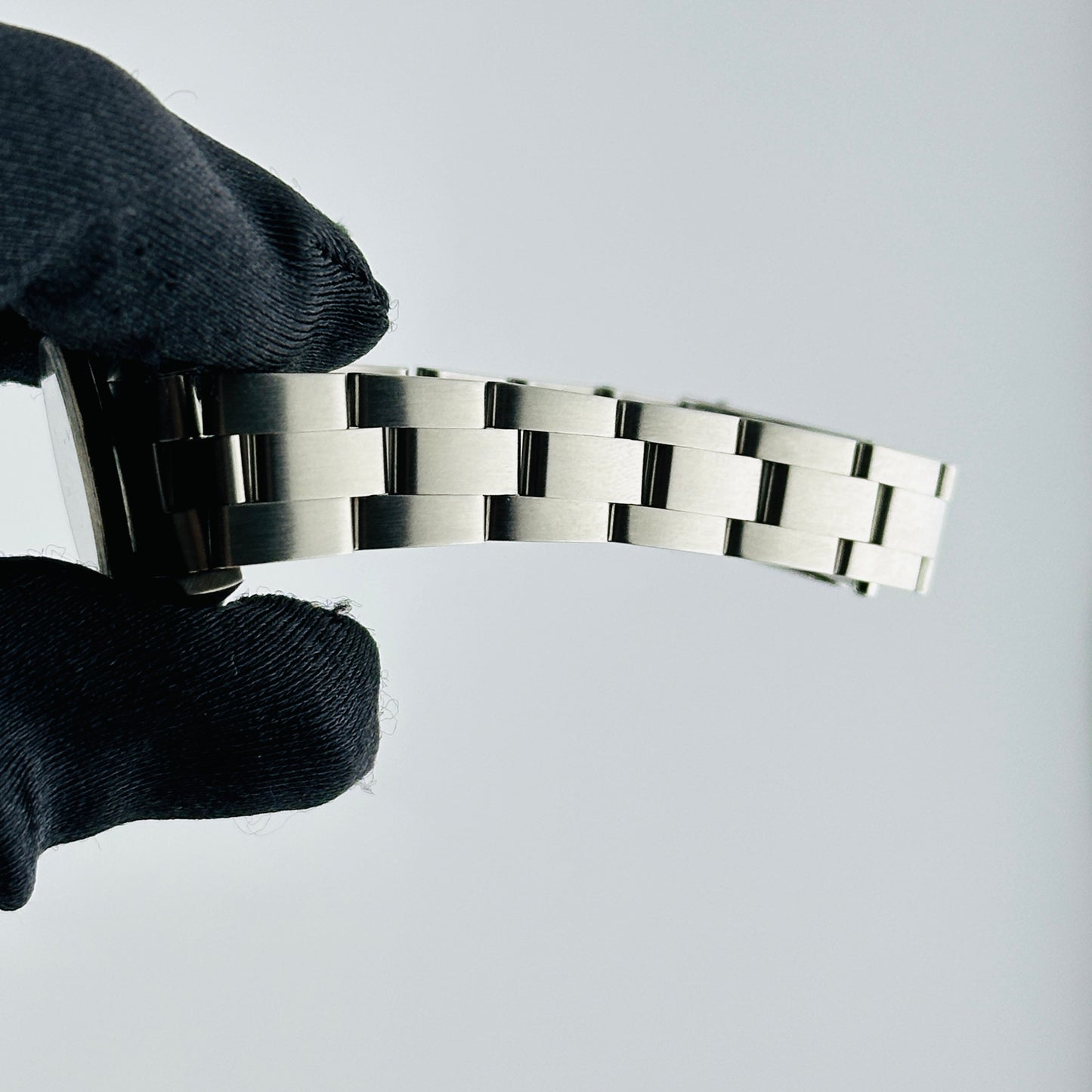 Rolex Oyster Perpetual Silver Stick Dial on Oyster Bracelet Ref. 76080 Papers 2000 — view 5