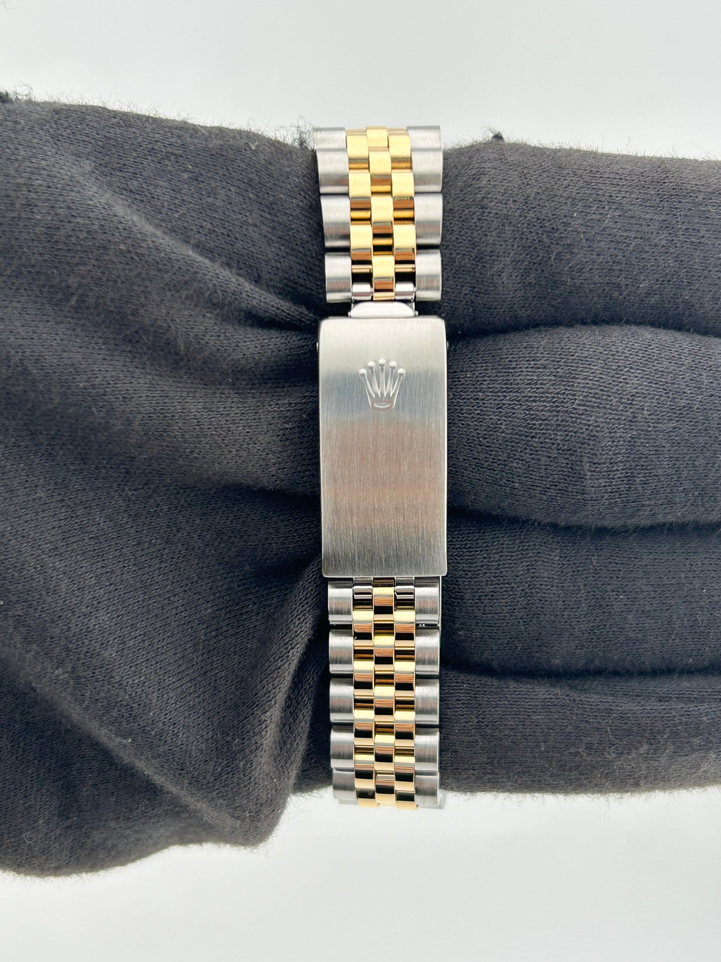 Rolex Datejust 31 Champagne Stick Dial on Jubilee Ref. 68273 — view 4