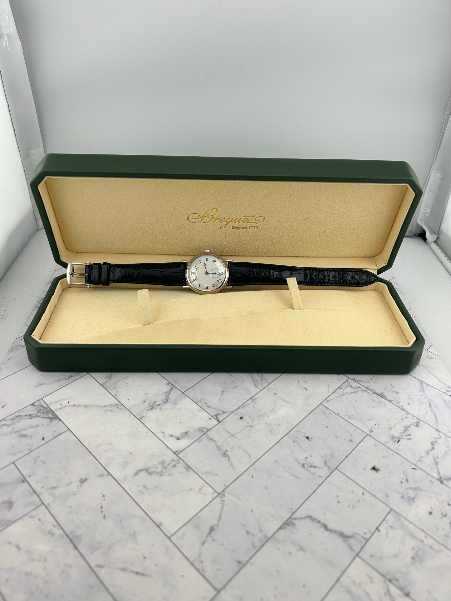 Breguet Men's Classic Silver Dial on Leather Ref. 3290BB/12/286 — view 6