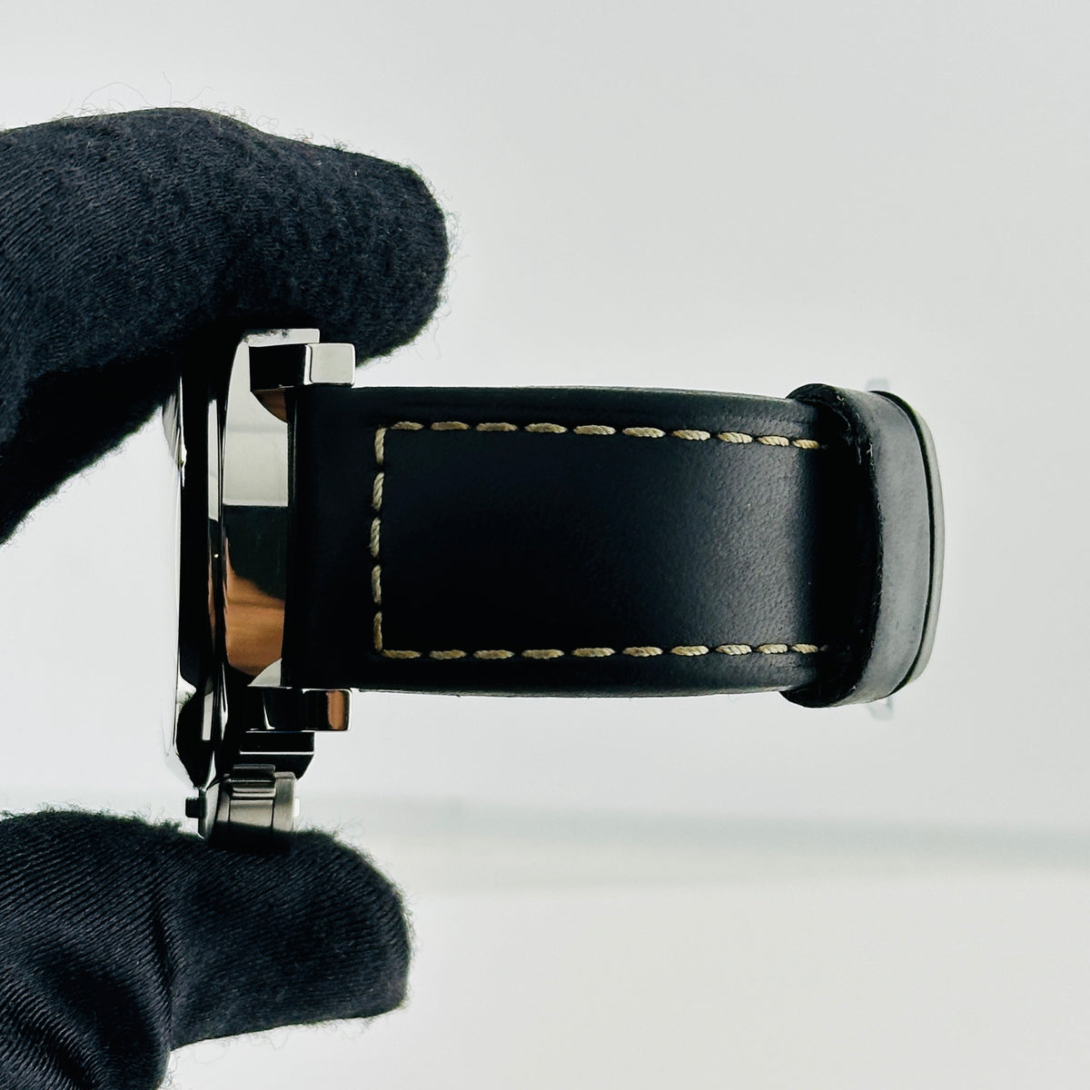 Panerai Luminor Base Black Dial on Leather Strap Ref. PAM00915 Complete 2021 — view 5