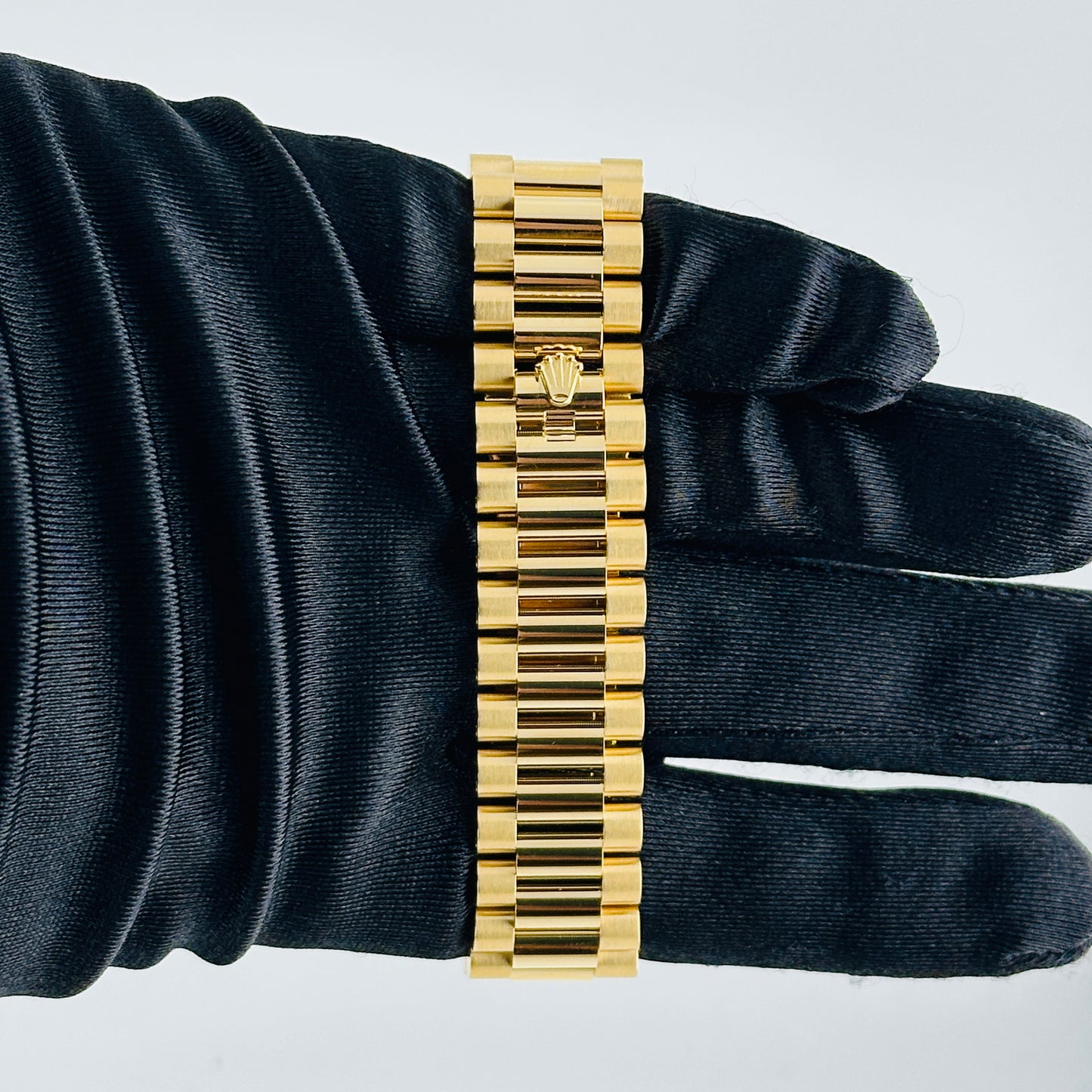 Rolex Day-Date 40 White / Yg Roman Markers Dial on President Bracelet Ref. 228238 Card 2026 — view 4