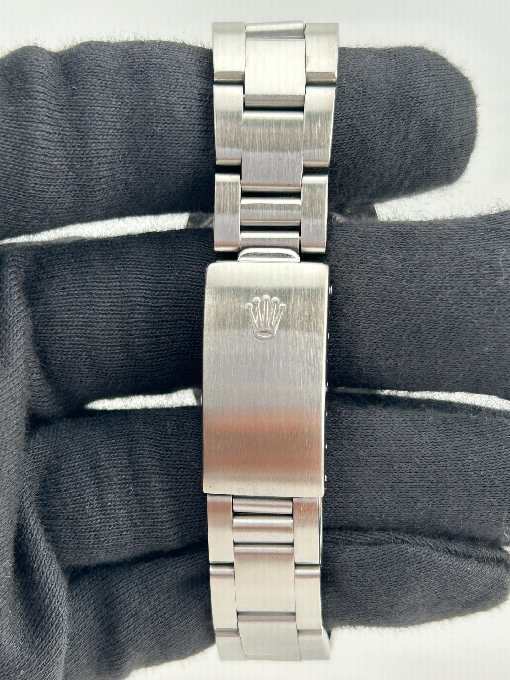 Rolex Oyster Perpetual Date Champagne Dial on Oyster Bracelet Ref. 15000 Papers 1988 — view 4