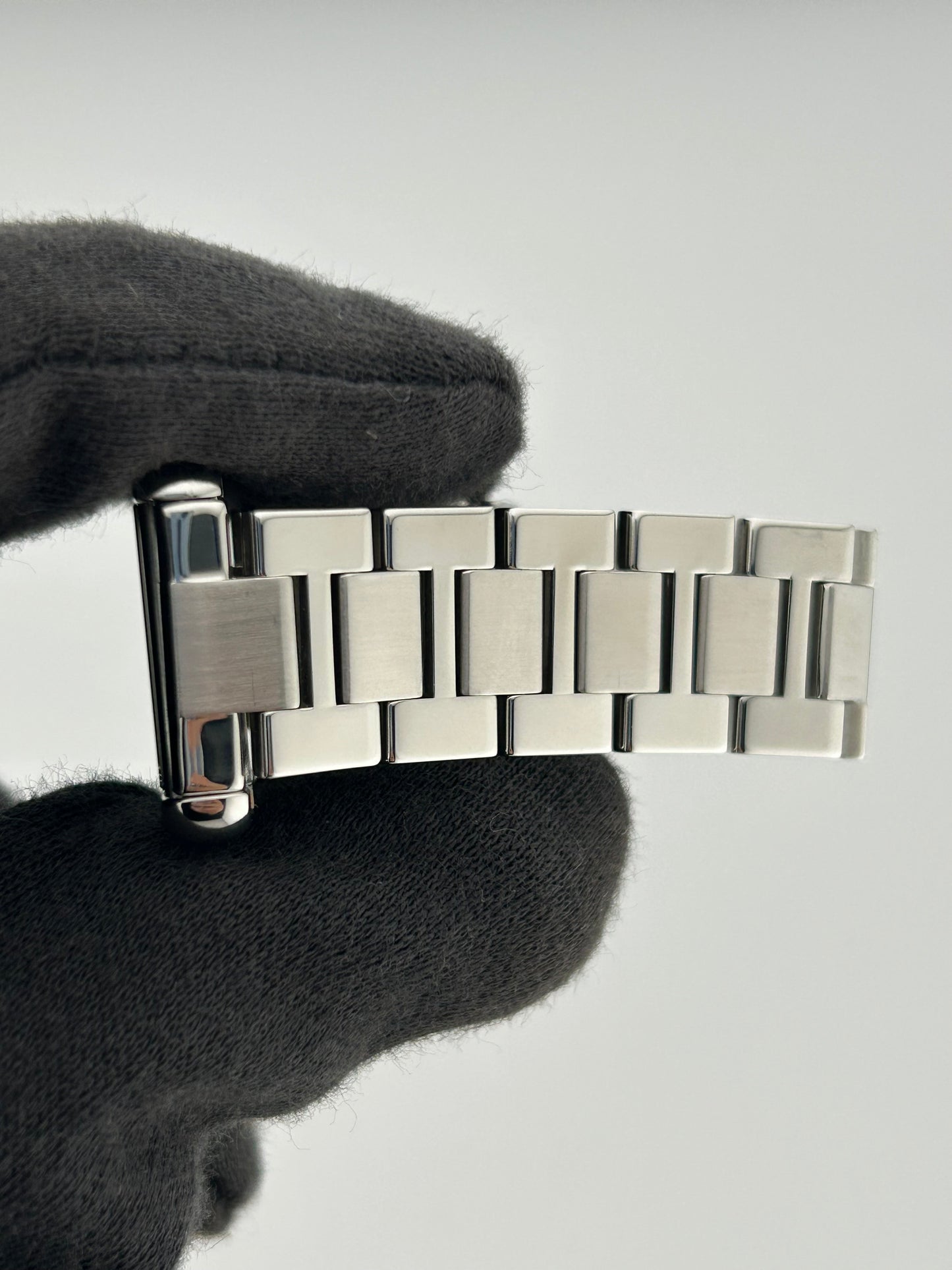 Cartier Tank Solo Silver Roman Dial on Stainless Steel Ref. W5200013 Card 2020 — view 5