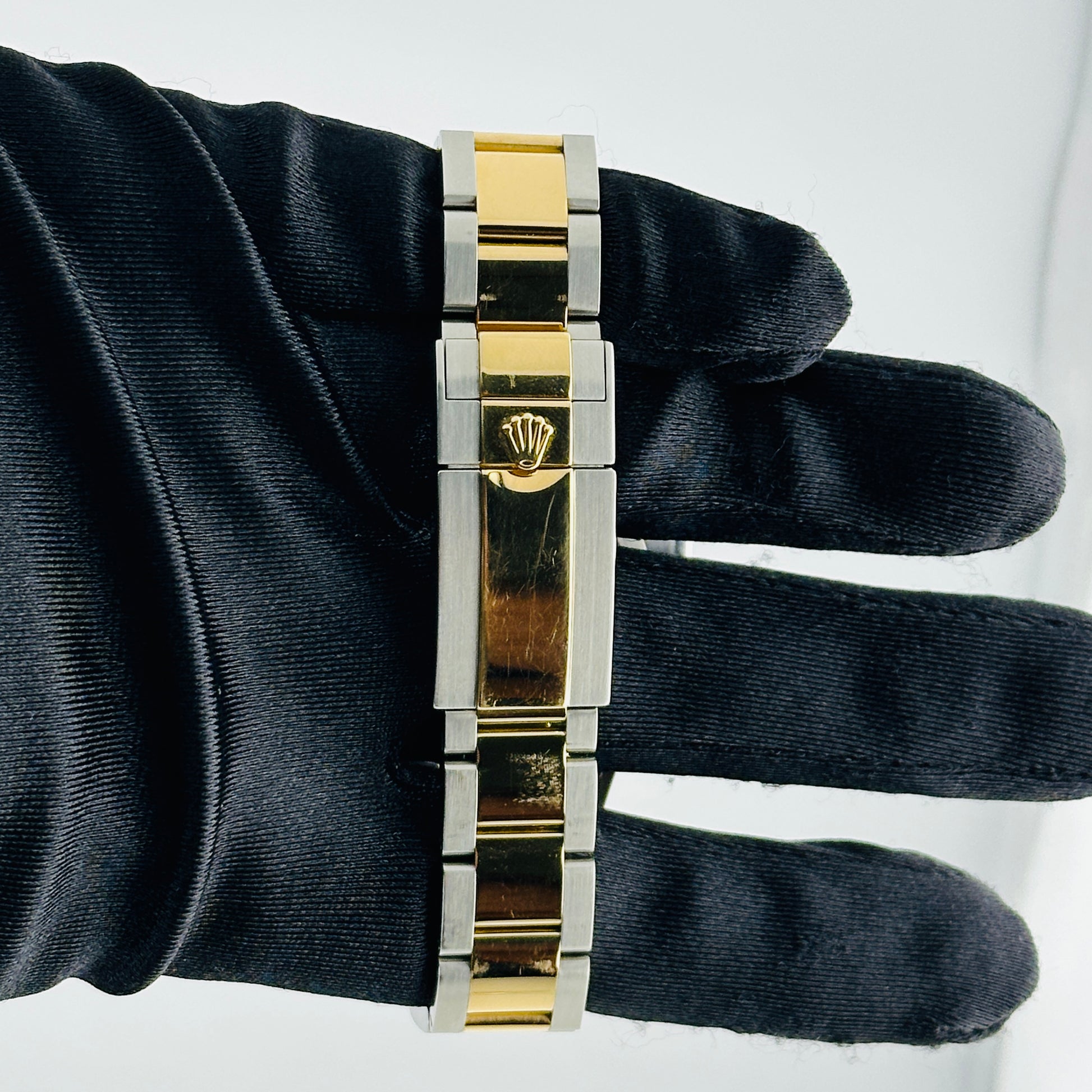 Rolex GMT-Master II Black Dial on Oyster Ref. 116713LN Card 2015 — view 4