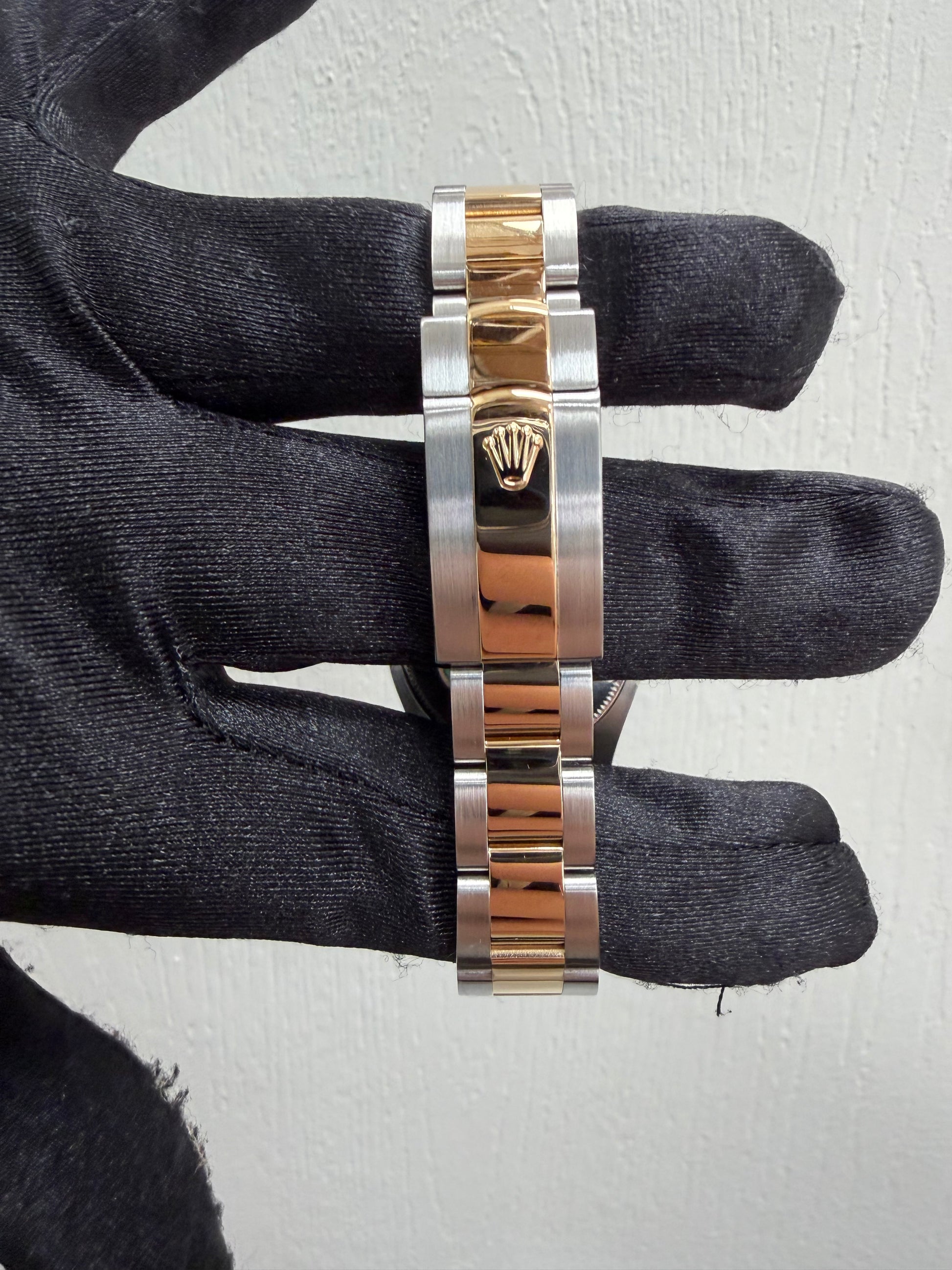 Rolex Datejust Gold Mop Dial on Oyster Ref. 178313 2006 — view 3