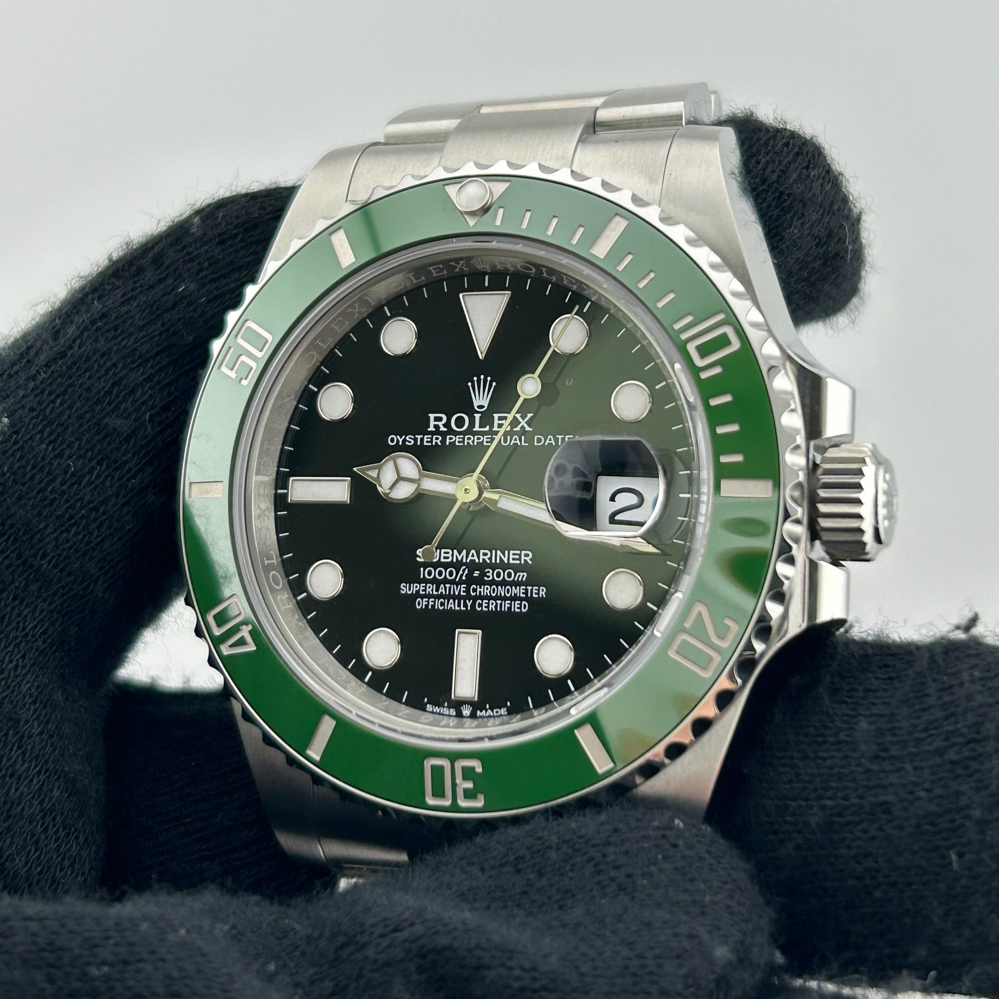 Rolex Submariner Black Dial on Oyster Ref. 126610LV Card 2022 — view 3
