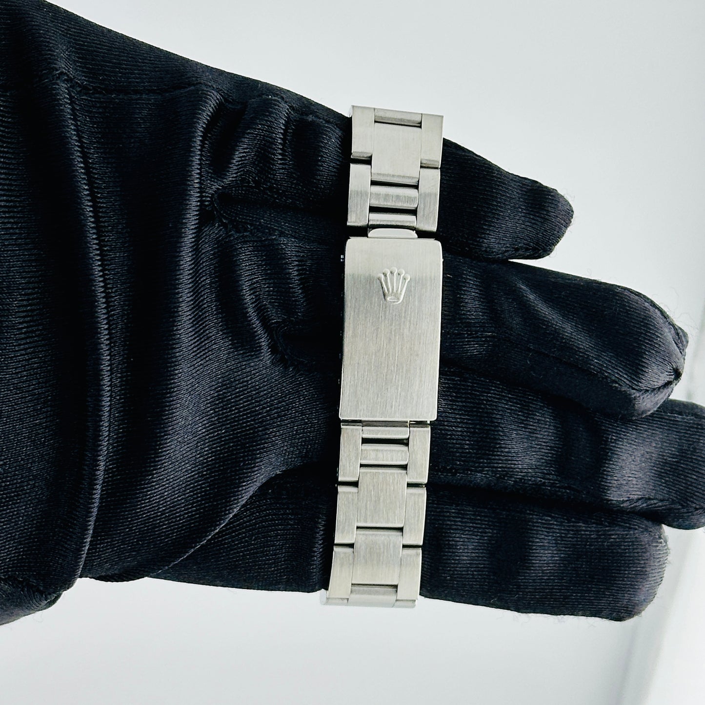 Rolex Oyster Perpetual Black Dial on Oyster Ref. 67480 1997 — view 3