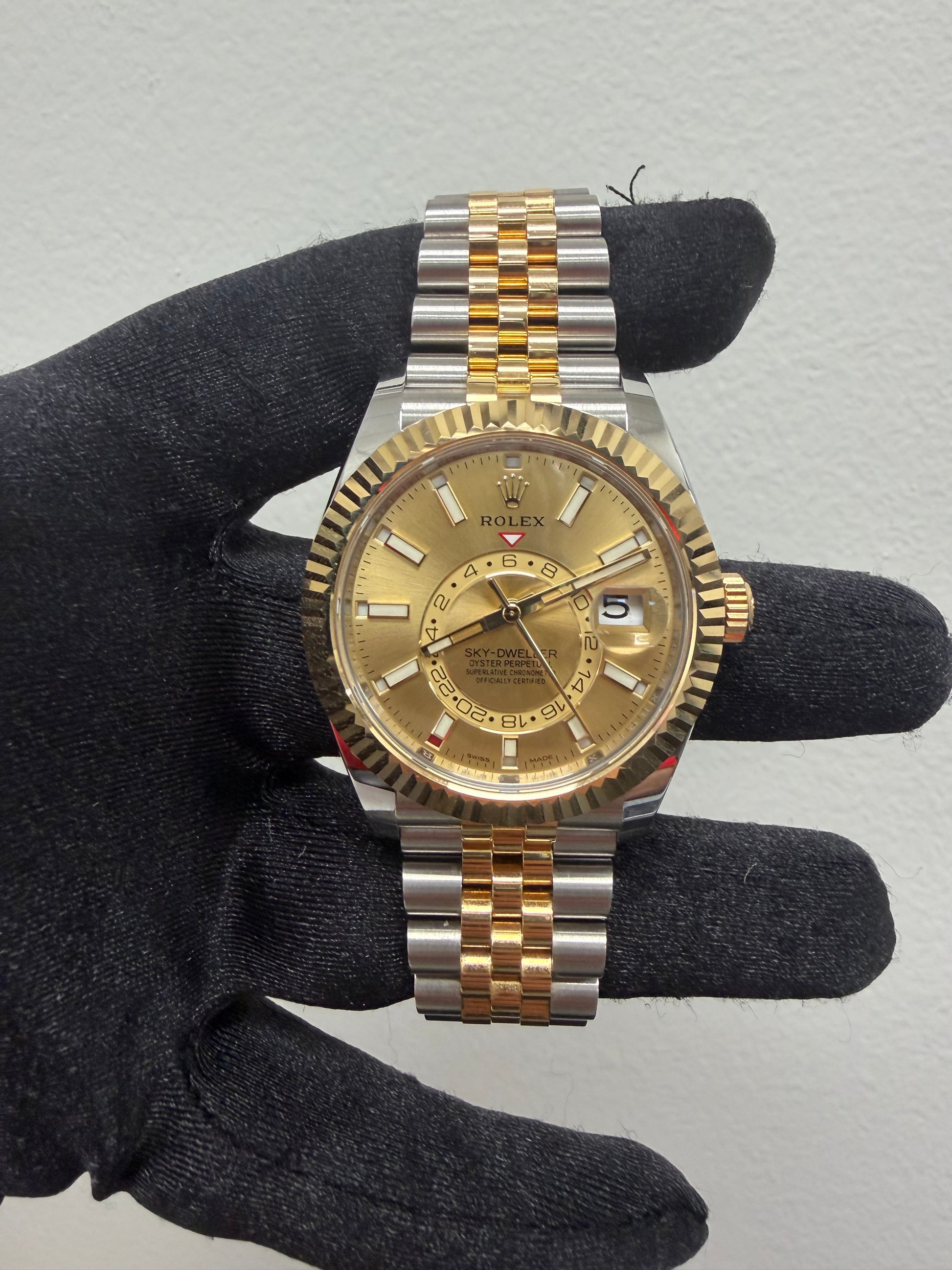 Rolex SkyDweller Champagne Dial on Jubilee Ref. 326933 Card 2021 — view 2
