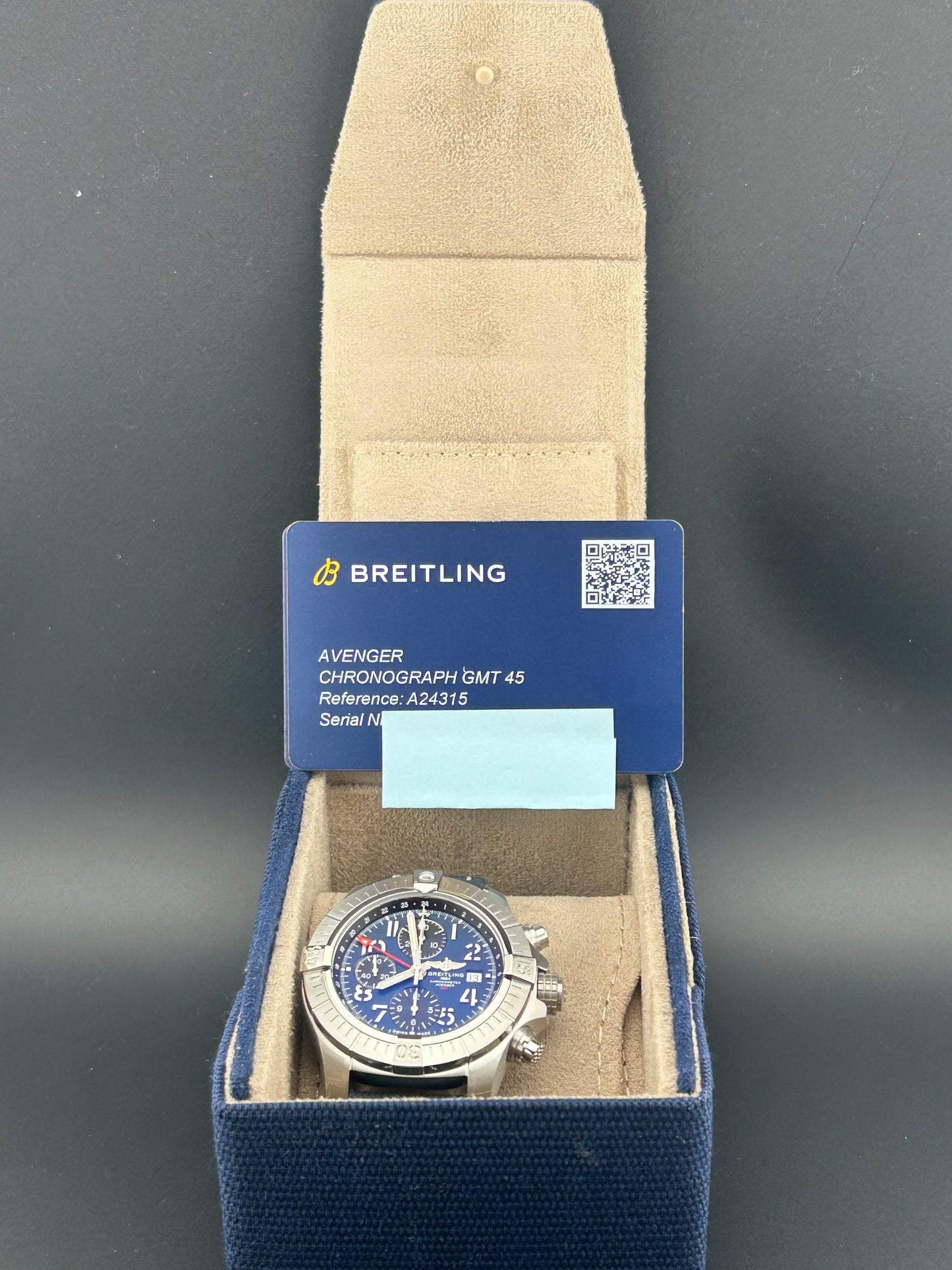 Breitling Avenger Chronograph GMT Blue Arabic Chronograph Dial on Brushed Ref. A24315101C1X1 Card 2023 — view 7