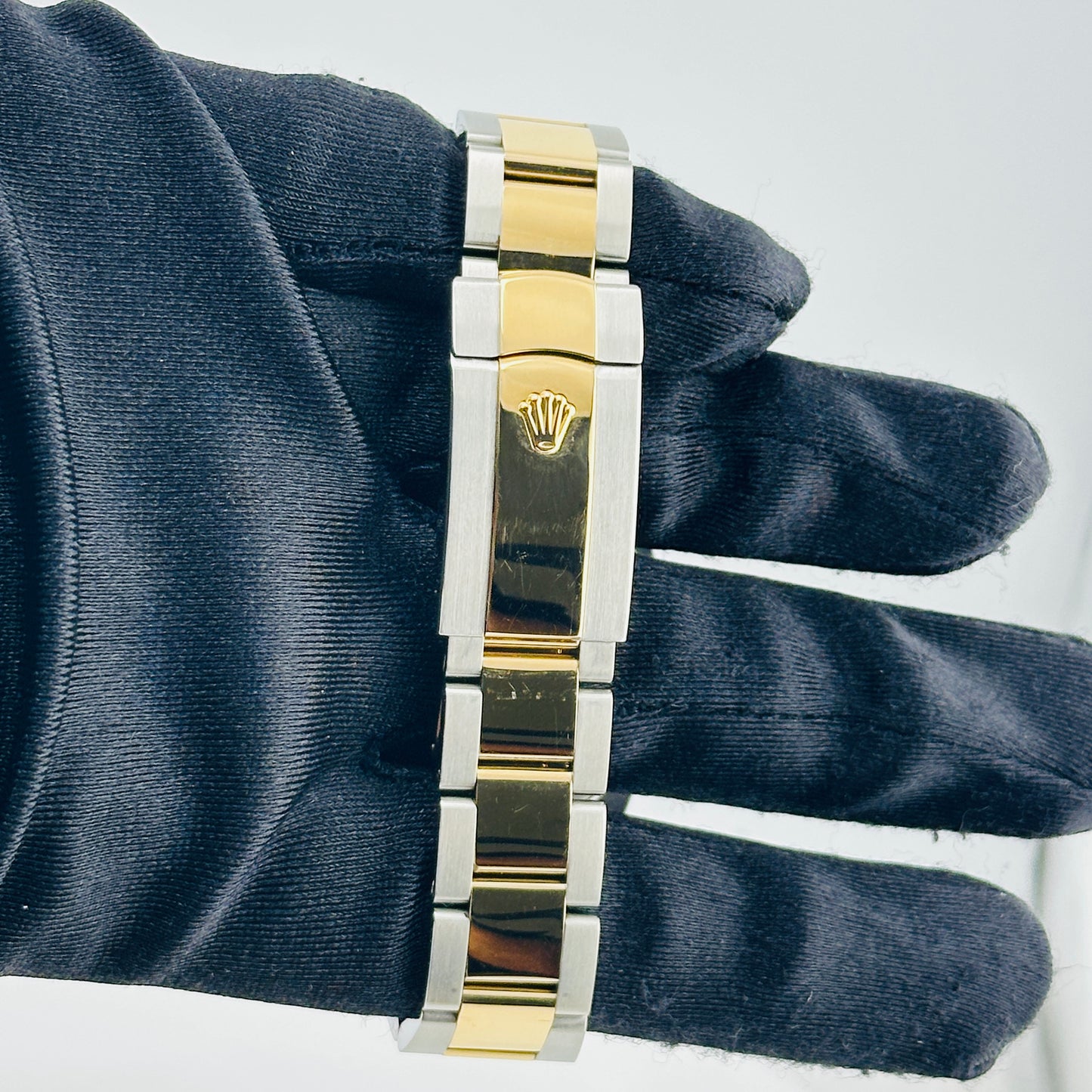 Rolex Datejust Champagne Diamond Factory Dial on Oyster Bracelet Ref. 126333 Card 2018 — view 4
