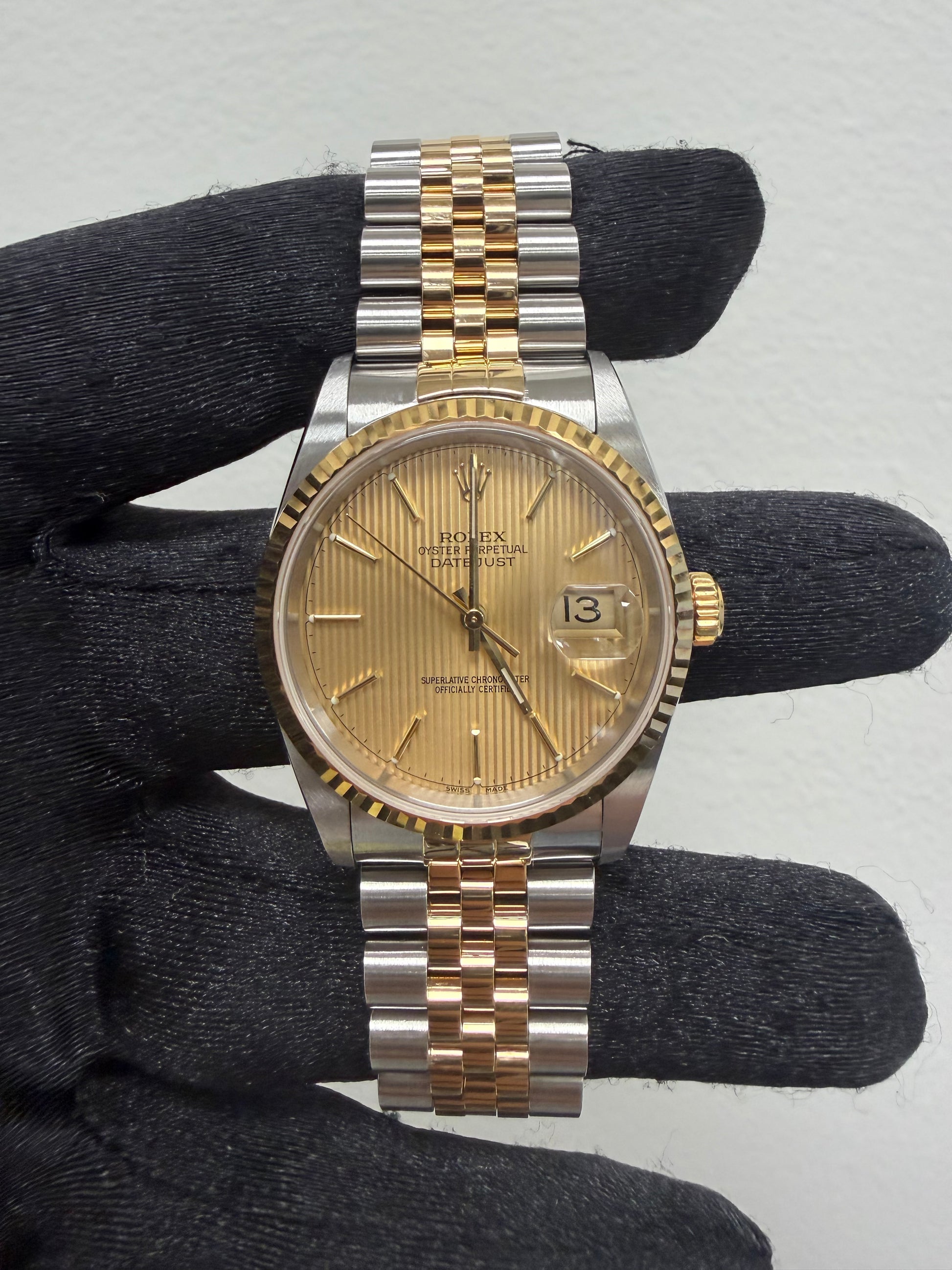 Rolex Datejust 36 Gold Tapestry Stick Dial on Jubilee Ref. 16233 Papers 2004 — view 2