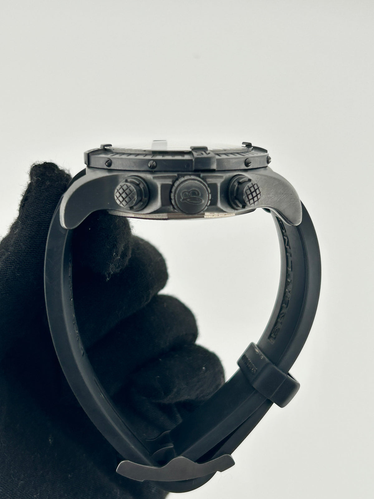 Breitling Super Avenger Black Dial on Rubber Ref. M13370 Complete 2010 — view 6