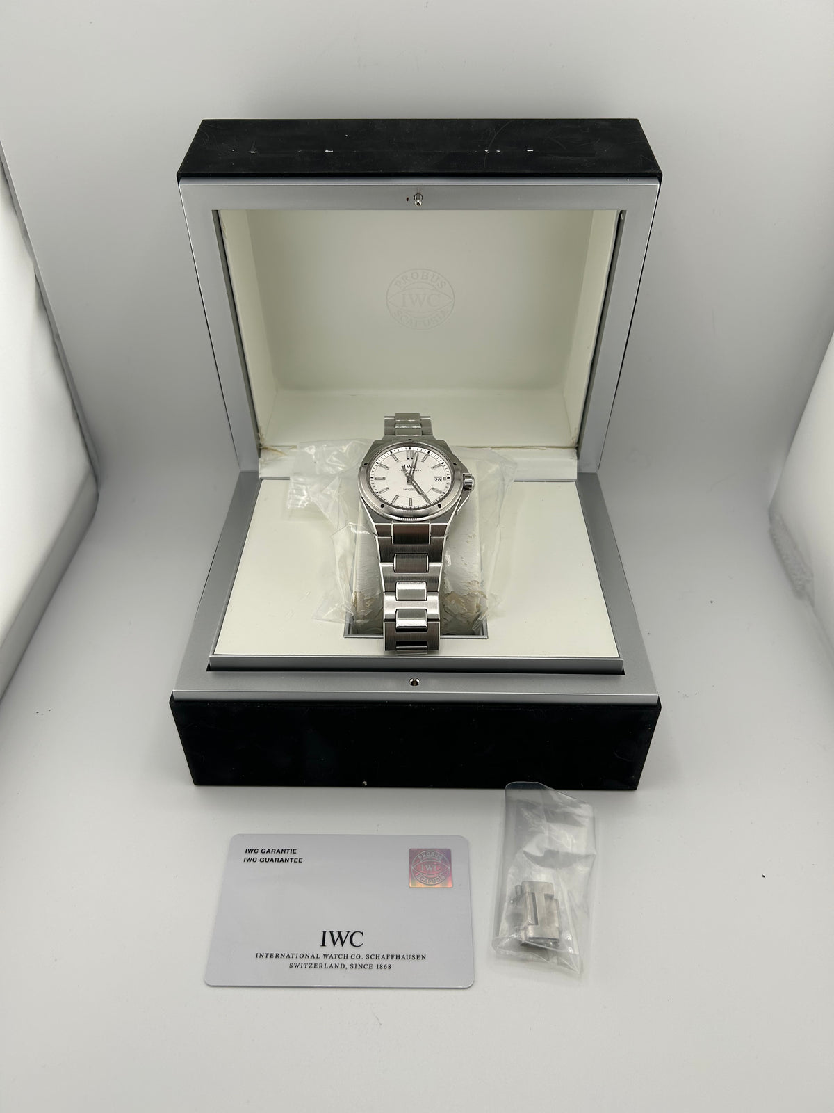 Iwc Ingenieur Silver Dial on Stainless Steel Bracelet Ref. IW323904 Complete 2013 — view 8