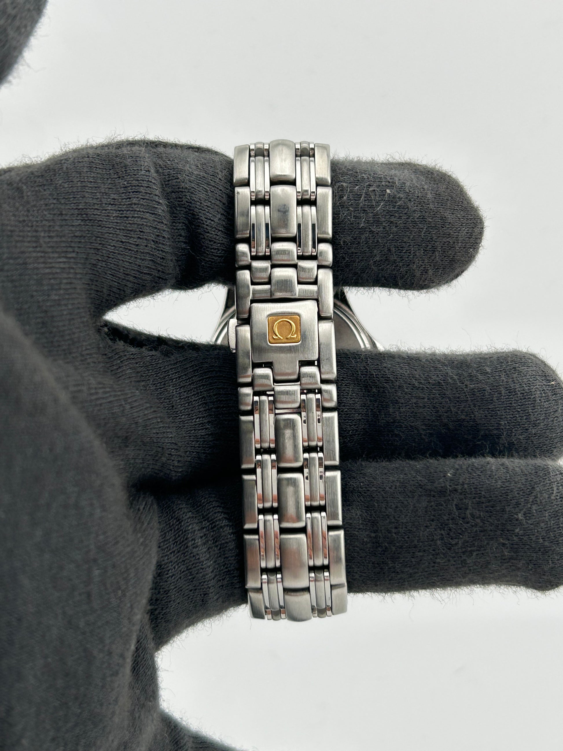 Omega Seamaster 120m Dark Gray Dial on Stainless Steel Bracelet Ref. 2571.41 Card 1993 — view 4