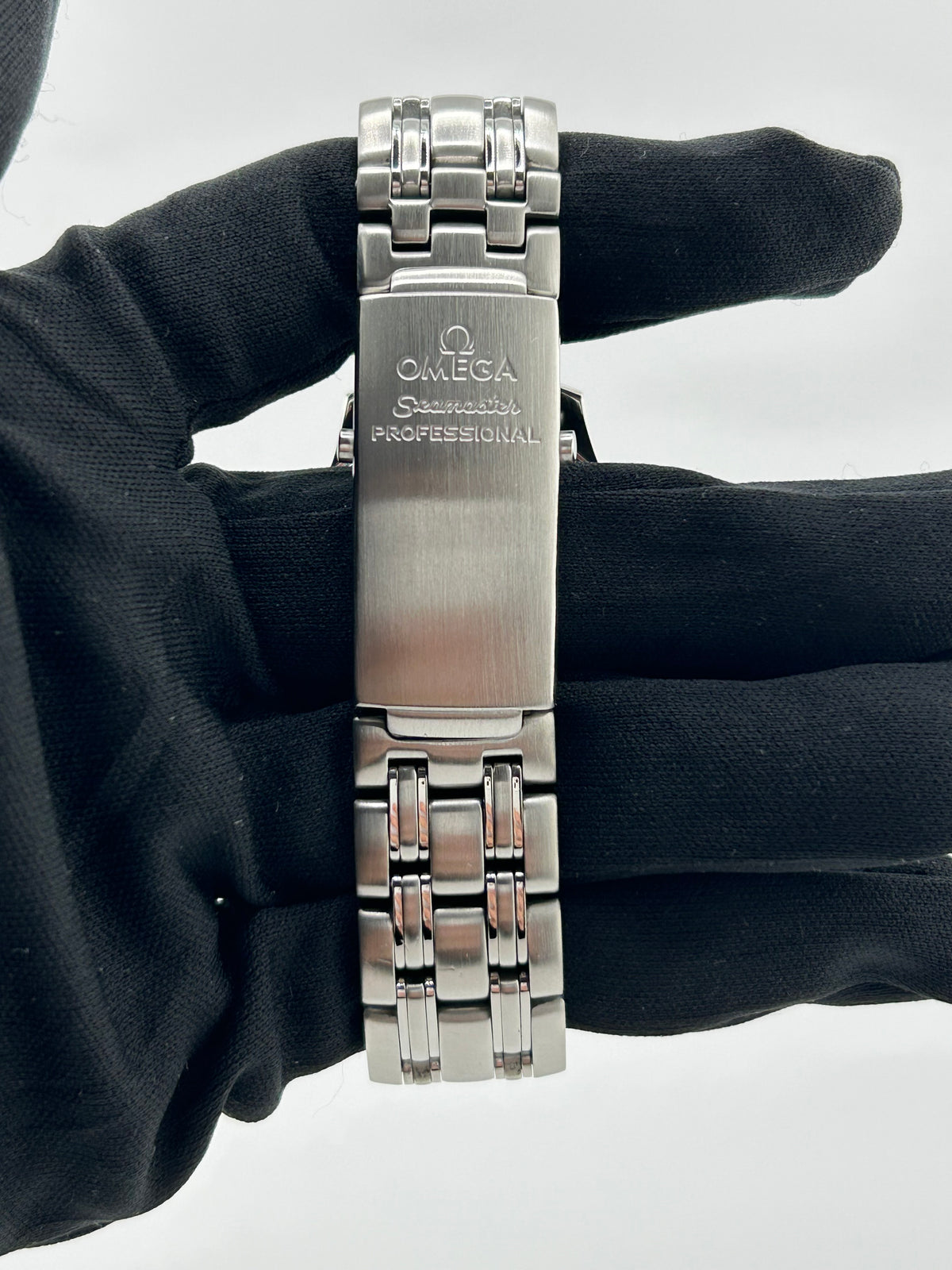 Omega Seamaster Professional 300M Dark Blue Dial on Stainless Steel Bracelet Ref. 2561.80 — view 4