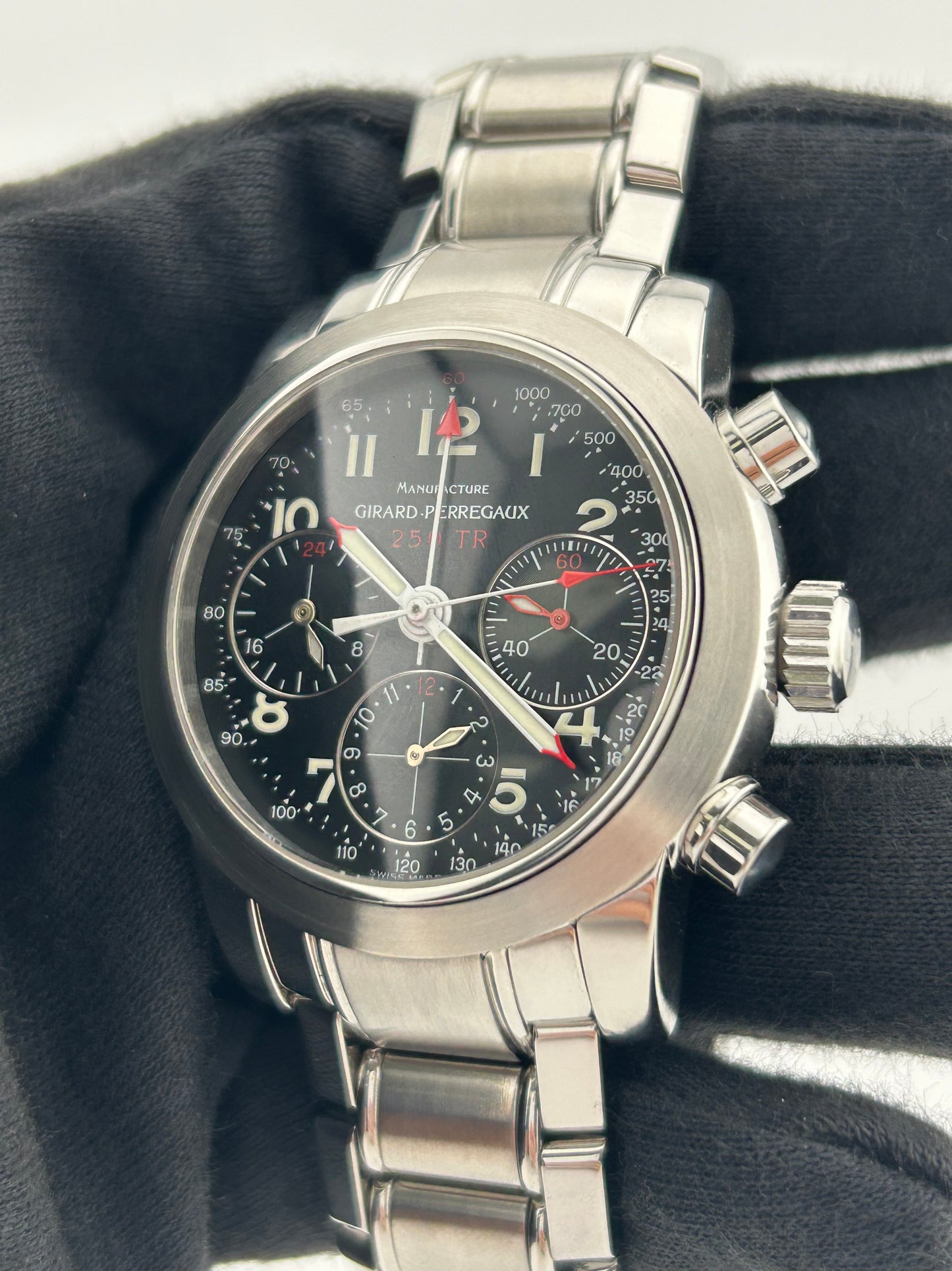 Girard Perregaux Ferrari 250-TR Testarossa Black Dial on Stainless Steel Bracelet Ref. 8090 — view 3