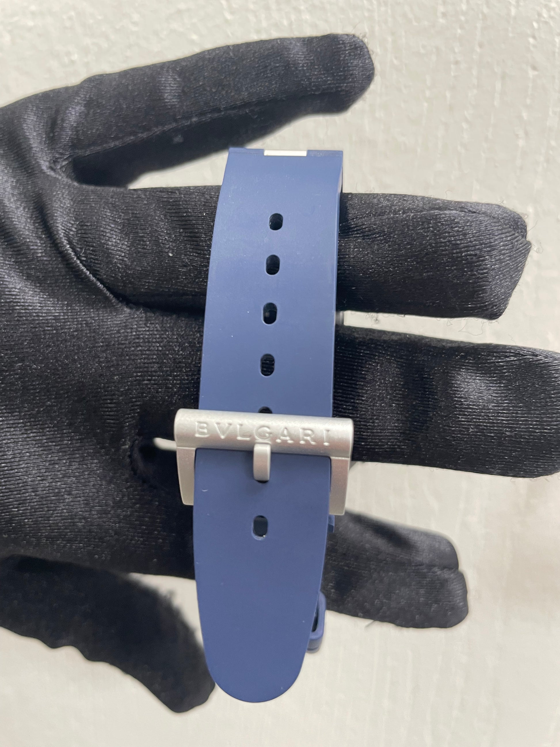 Bvlgari Aluminum Blue Dial on Rubber Ref. BB40ATCH — view 3