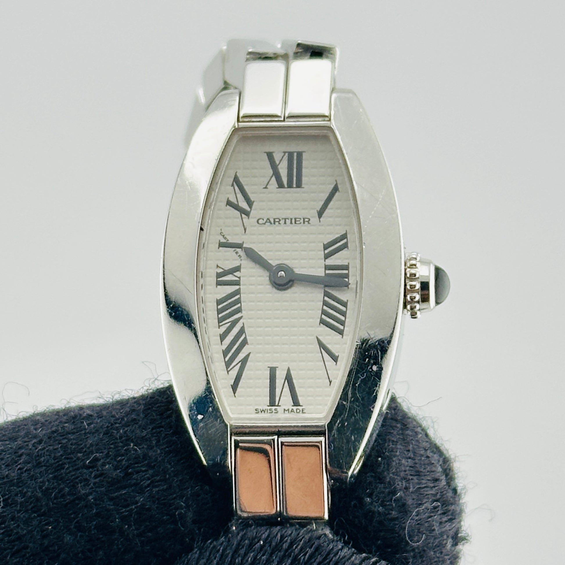 Cartier Tonneau Lanieres Silver Roman Dial on Wg 2 Row Ref. 2545 — view 2