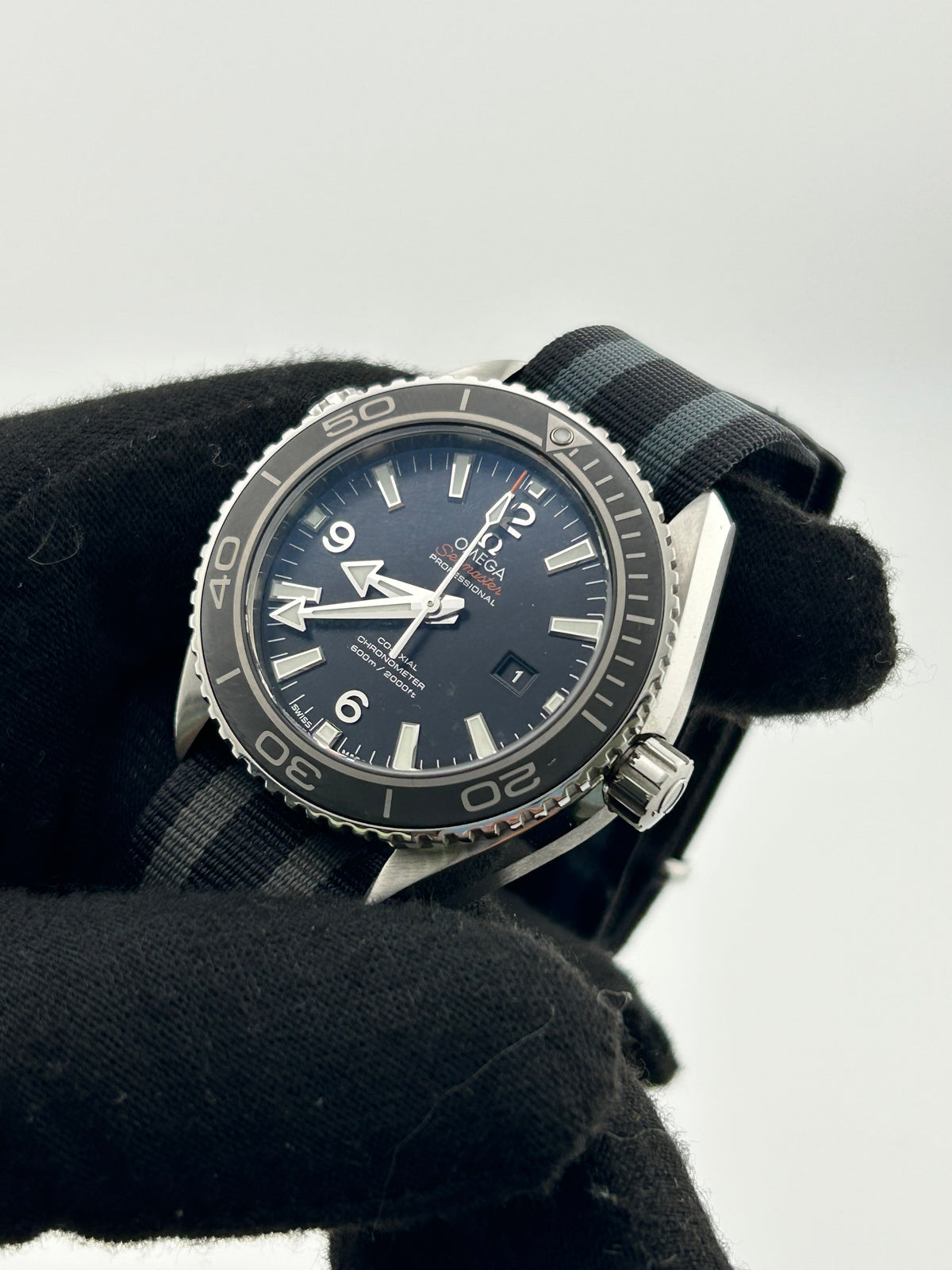 Omega Seamaster Planet Ocean Black Dial on Stainless Steel & Fabric Strap Ref. 232.30.38.20.01.001 Complete 2014 — view 2
