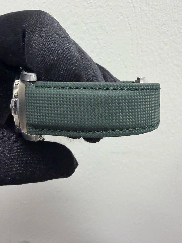Breitling Avenger Automatic Green Dial on Leather Strap Ref A17328101L1X1 with Card