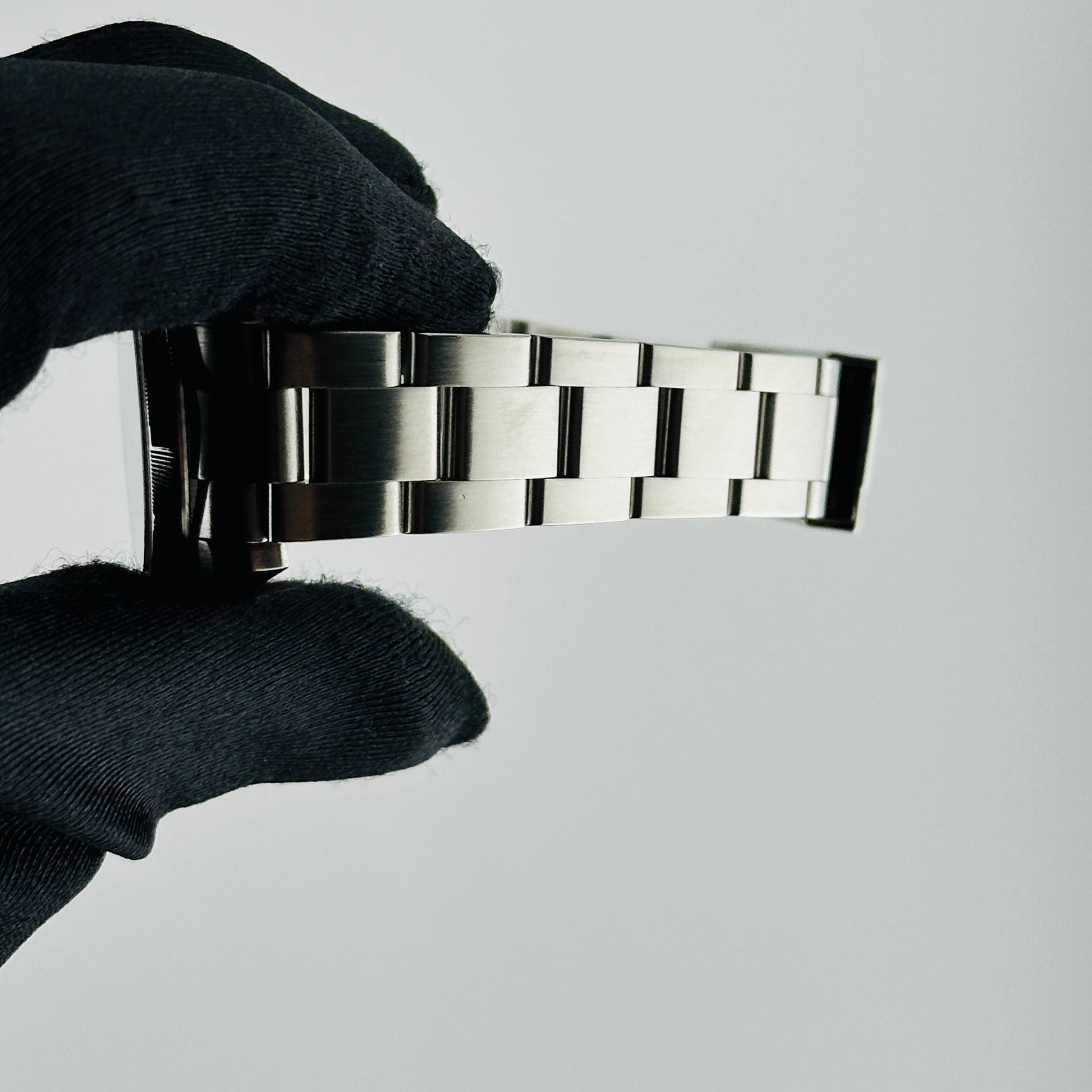 Rolex Oyster Perpetual Black Dial on Oyster Ref. 177210 2007 — view 4