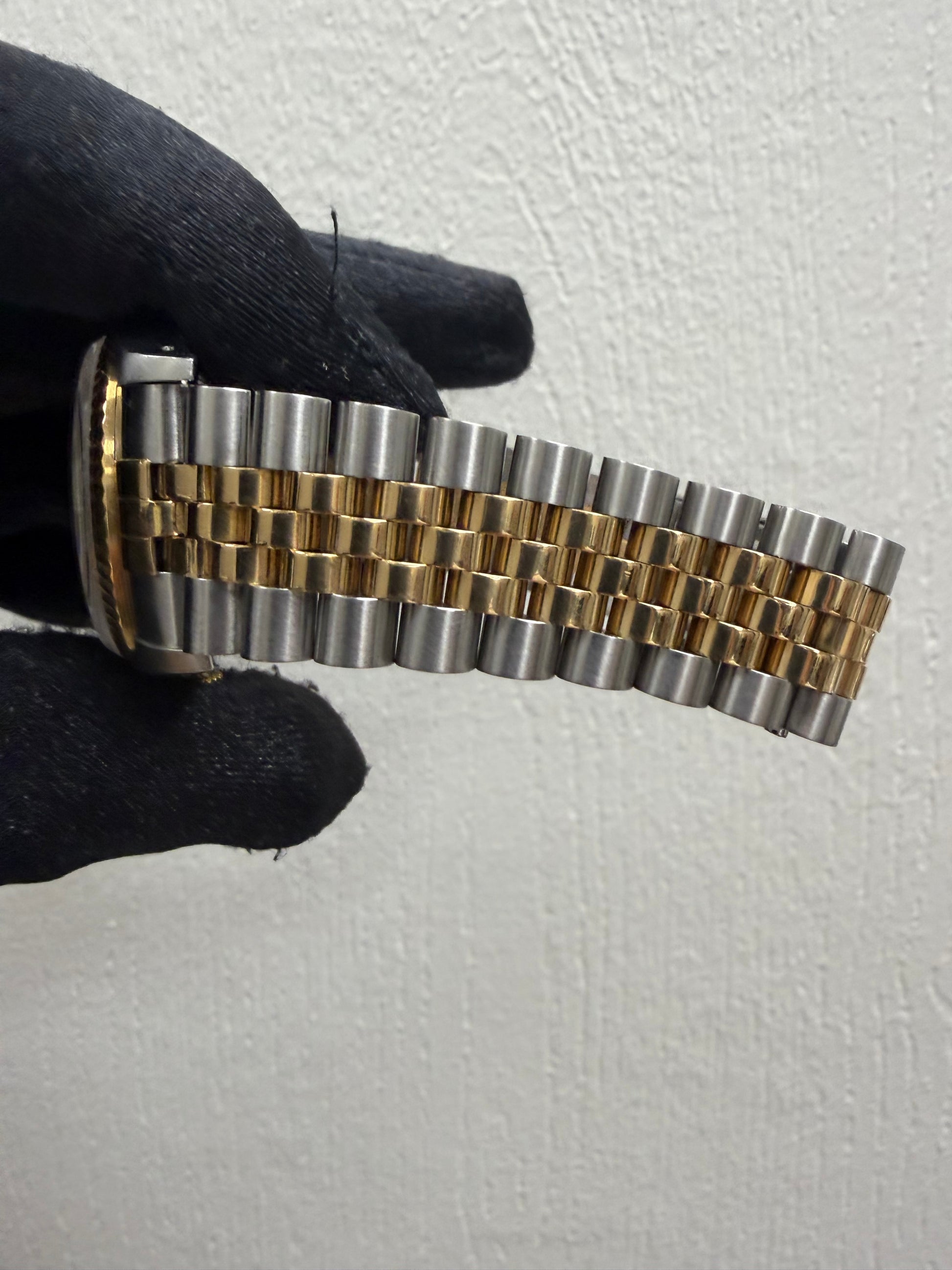 Rolex Datejust 36 Champagne Diamond Dial on Jubilee Ref. 16233 1989 — view 4