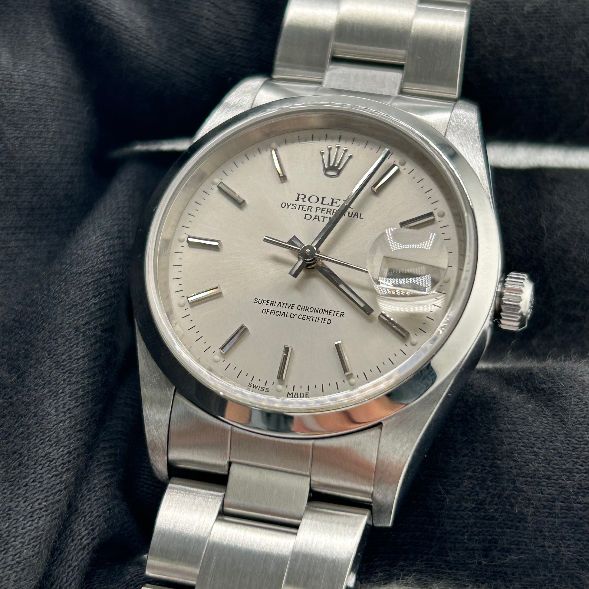 Rolex Oyster Perpetual Date Silver Stick Dial on Oyster Bracelet Ref. 15200 1999 — view 3