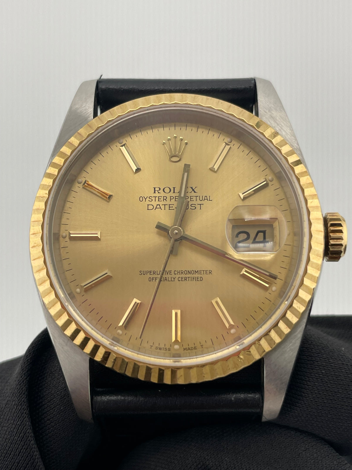 Rolex Datejust 36 Champagne Stick Dial on Generic Black Leather Strap Ref. 16233 1989 — view 3