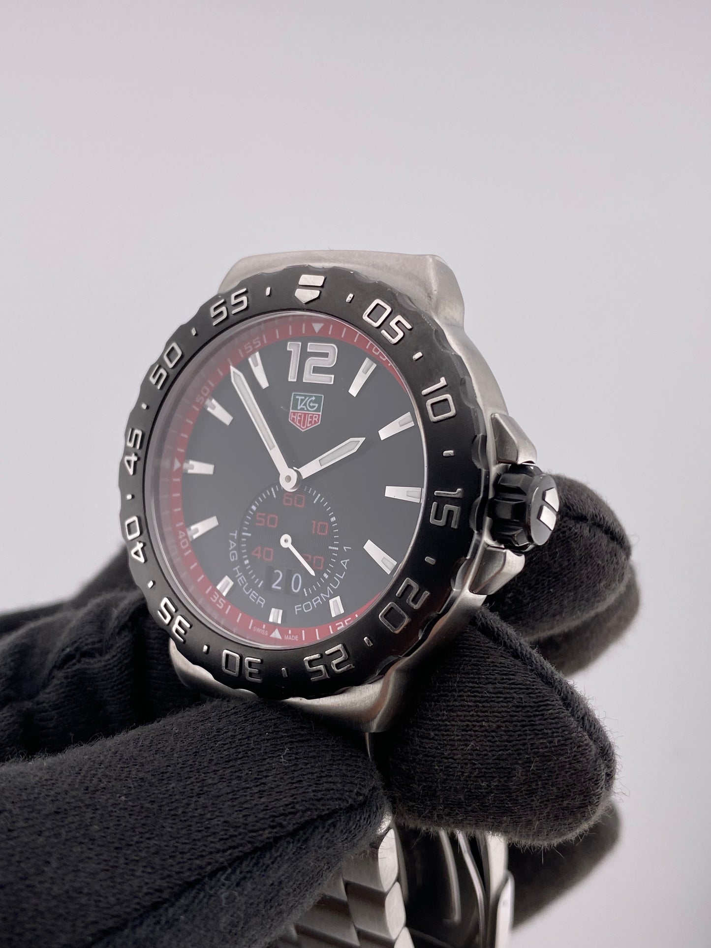 Tag Heuer Formula 1 Black Dial on Stainless Steel Bracelet Ref. WAU1114 — view 3
