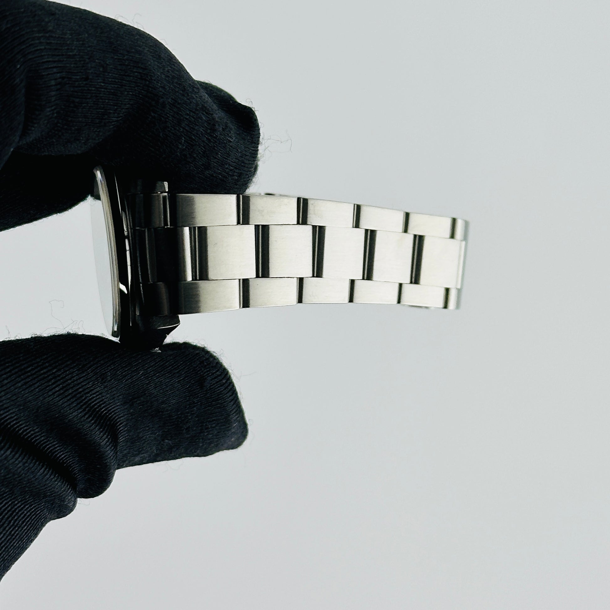 Rolex Oyster Perpetual Black Dial on Oyster Ref. 77080 Papers 2000 — view 5