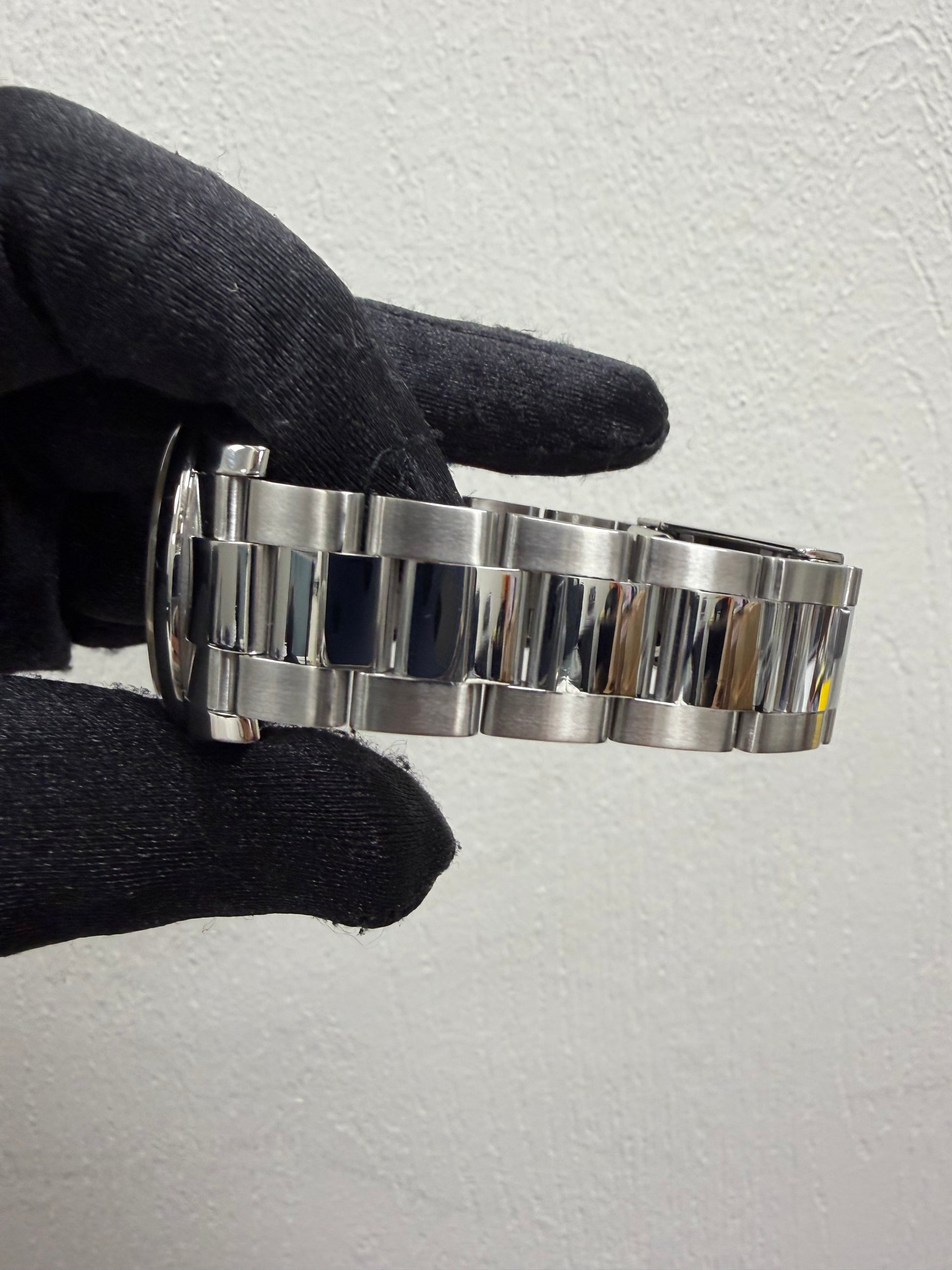Rolex Oyster Perpetual Date Silver Stick Dial on Oyster Ref. 115200 Card 2012 — view 4