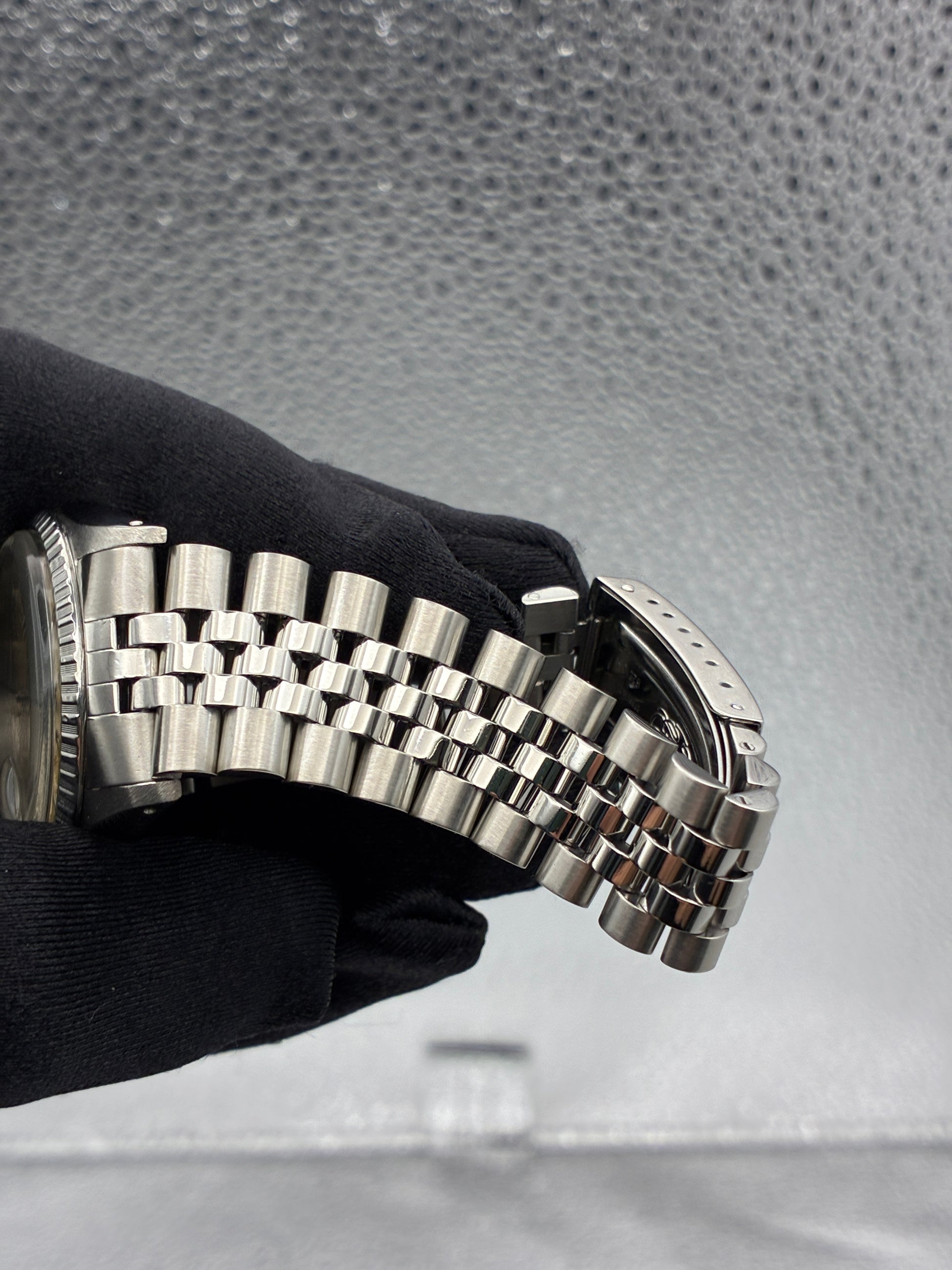 Rolex Datejust Silver Stick / Has Spots Dial on Jubilee Ref. 1603 1969 — view 2