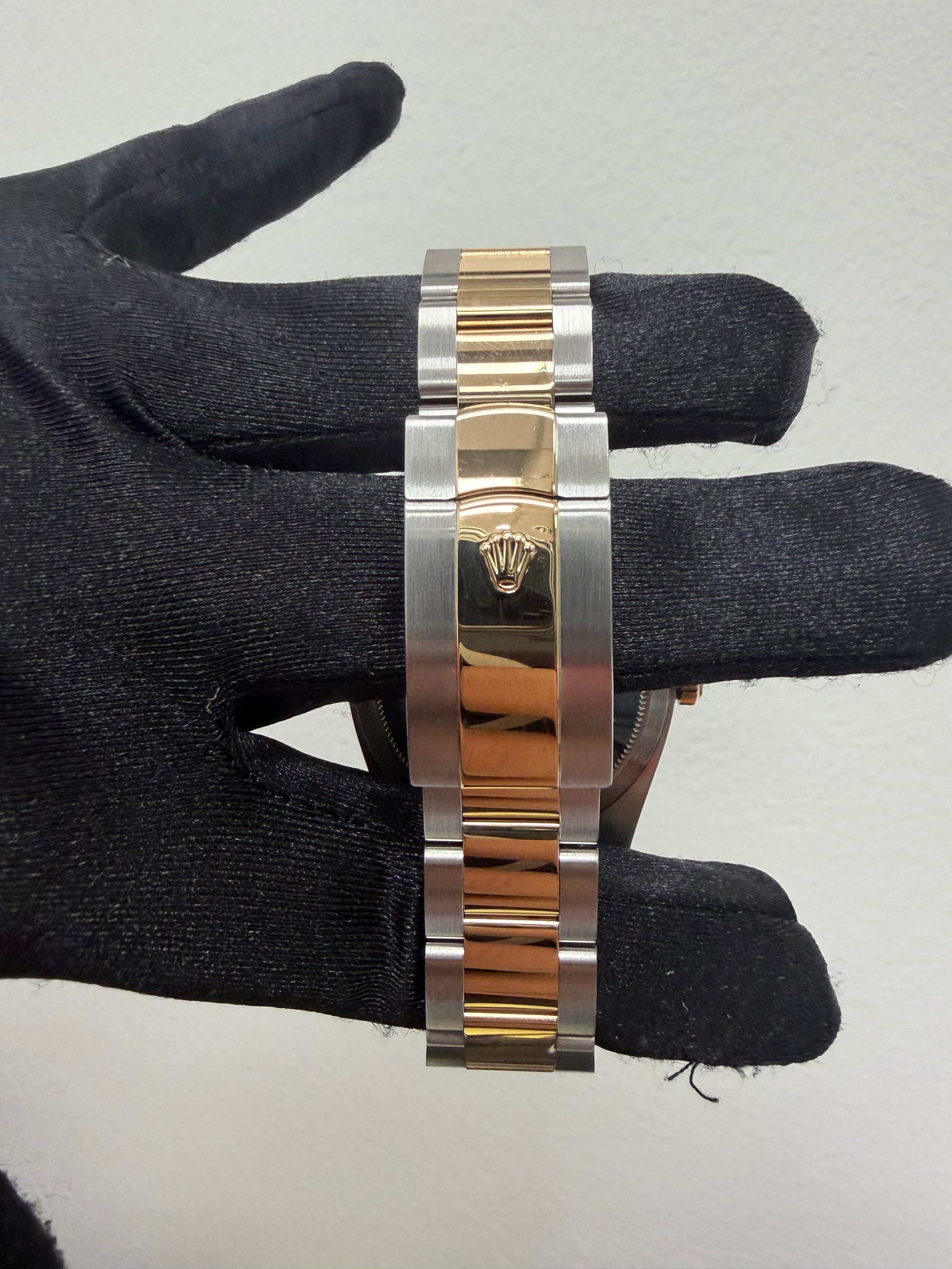 Rolex SkyDweller Black Dial on Oyster Ref. 326933 Card 2021 — view 3