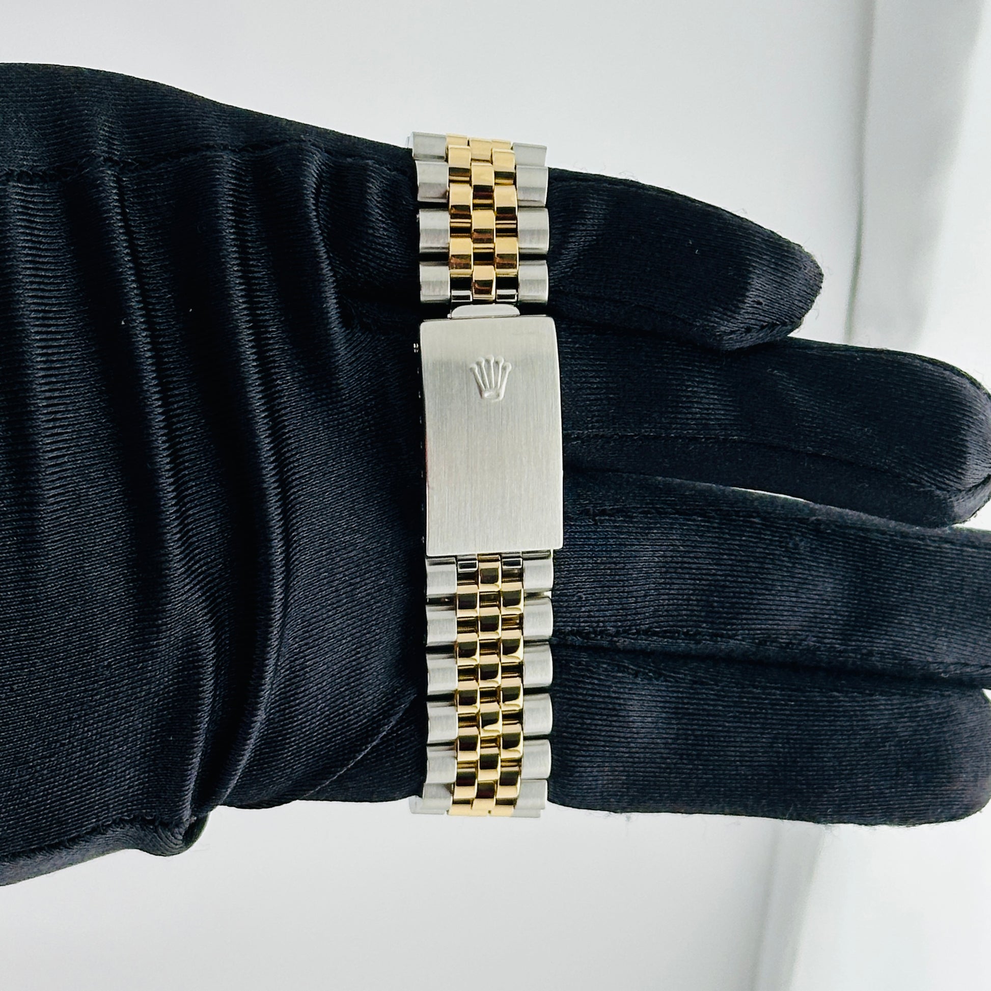 Rolex Datejust Champagne Roman Dial on D Link Jubilee Ref. 16233 1995 — view 3