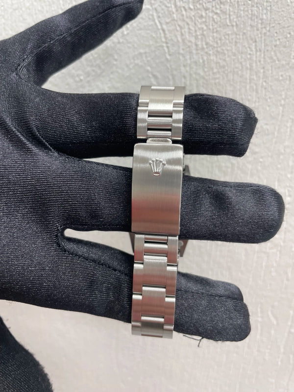 Rolex Datejust Silver Dial on Oyster Ref 78240 with Papers 2001