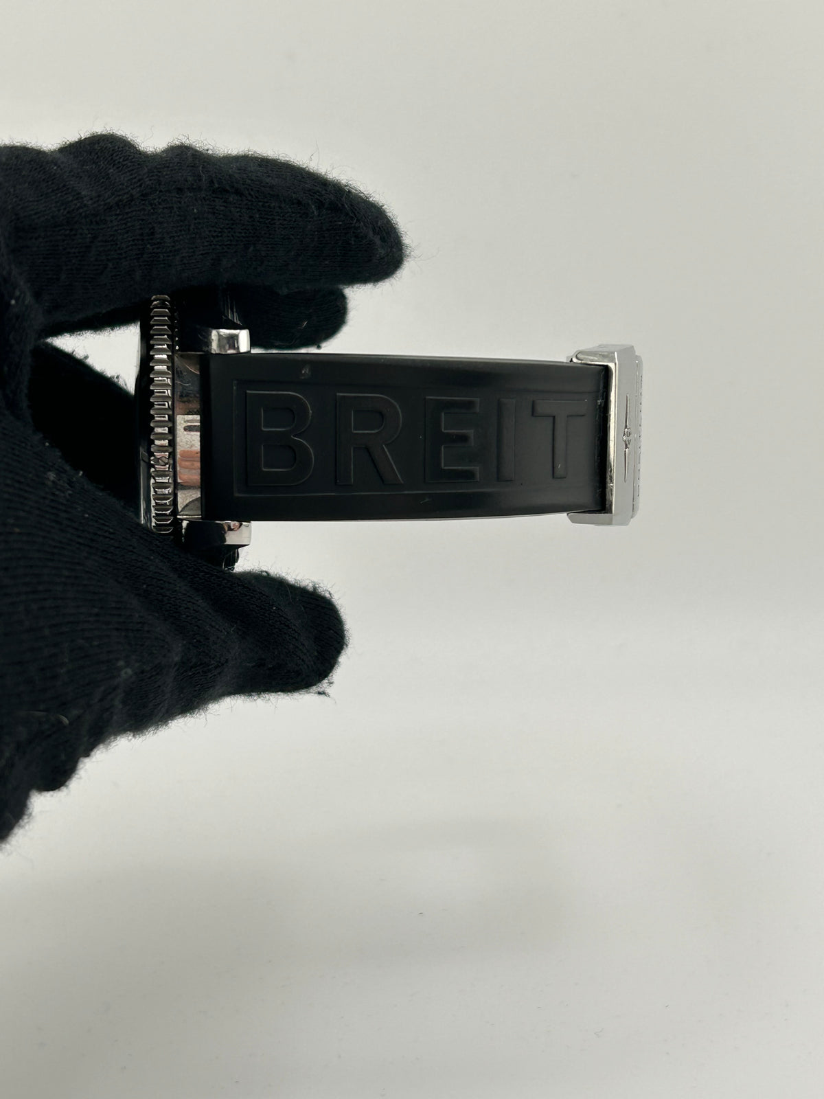 Breitling Superocean Black Dial on Black Rubber Band Ref. A17364 Complete 2013 — view 4