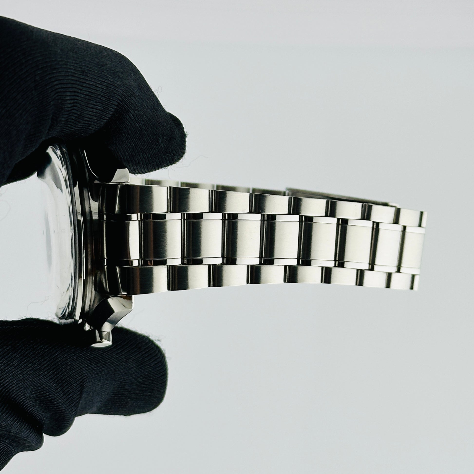 Omega SpeedMaster Black Index Dial on Stainless Steel Bracelet Ref. 3570.50.00 Card 1994 — view 4