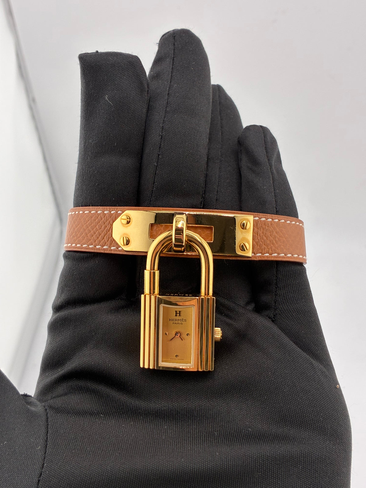 Hermes Kelly Cadenas Gold Dial on Leather Ref. KE1.201 Papers 1997 — view 3