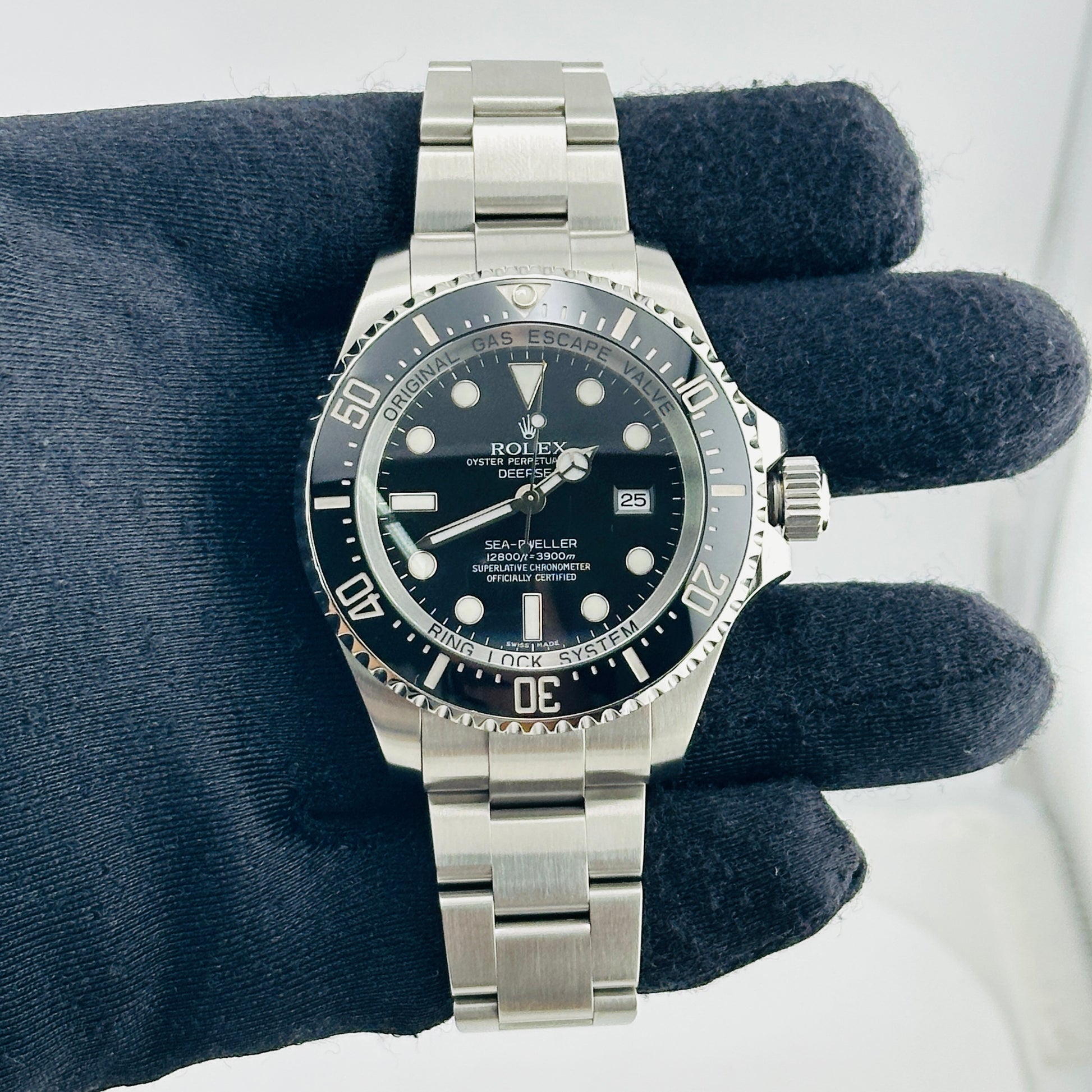 Rolex Sea-Dweller Deepsea Black Dial on Oyster Bracelet Ref. 116660 Card 2009 — view 2