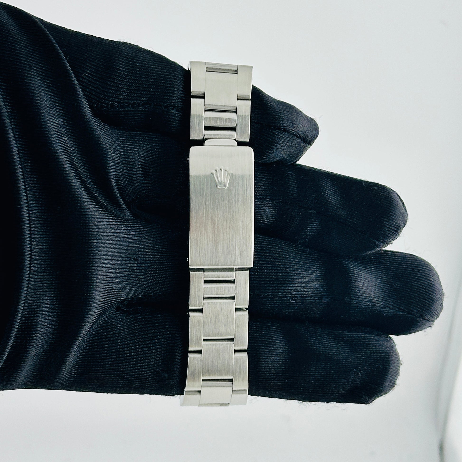 Rolex Air-King Black Dial on Oyster Bracelet Ref. 14010M 2006 — view 4