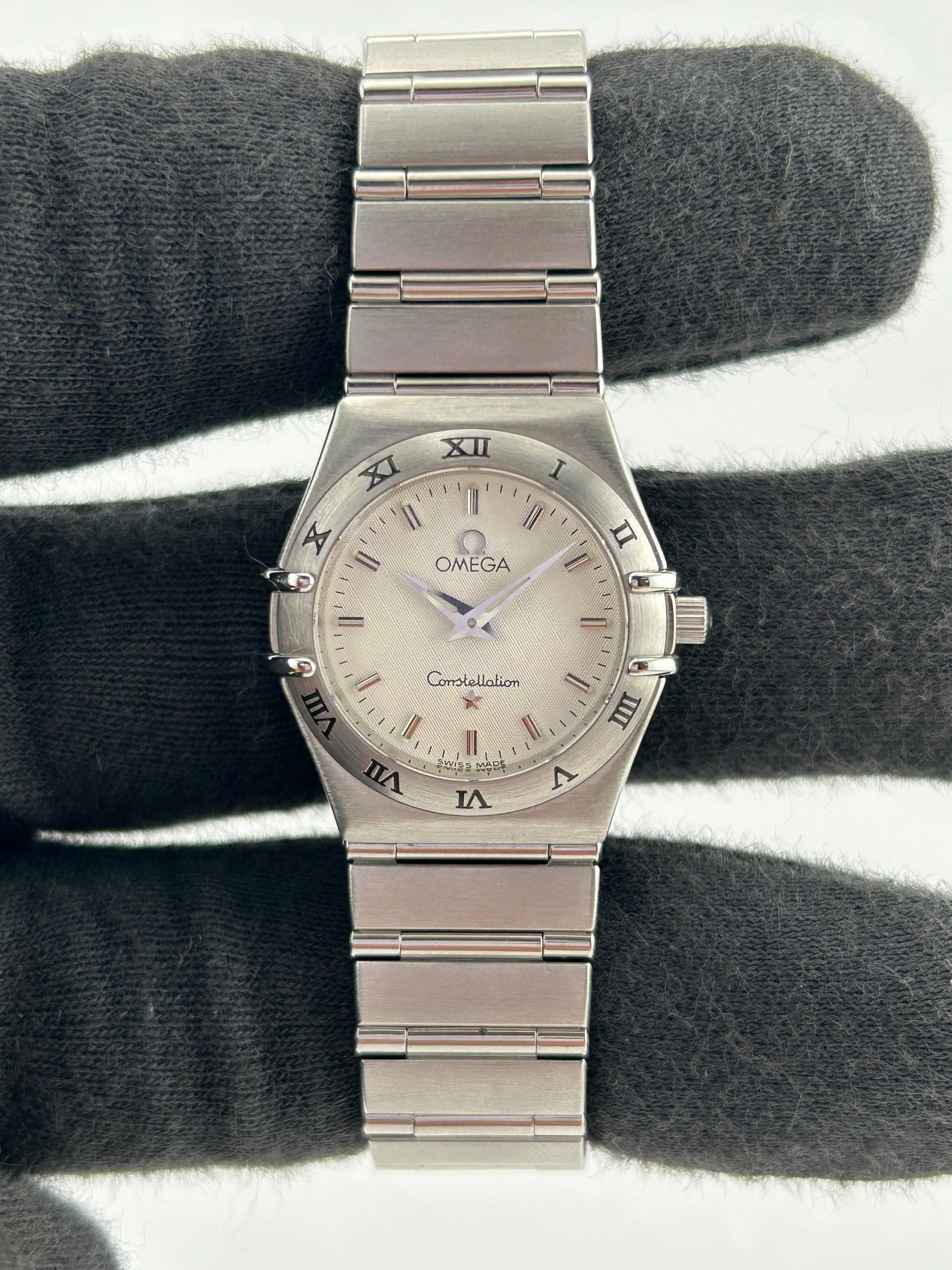 Omega Constellation White Dial on Stainless Steel Bracelet Ref. 1572.30 Card 2004 — view 2