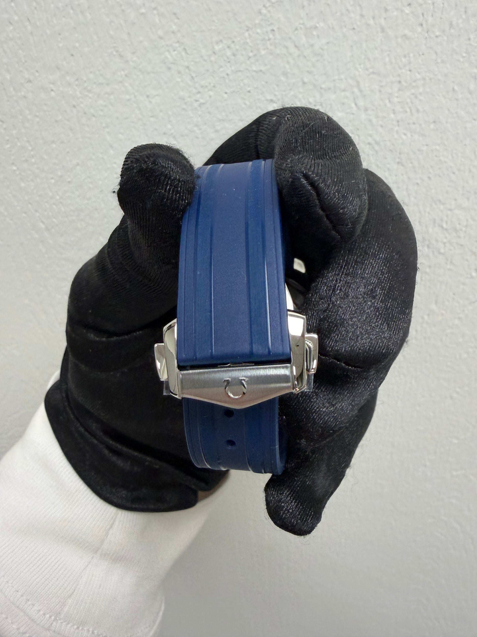 Omega Seamaster Diver 300M White Dial on Rubber Strap Ref. 210.32.42.20.04.002 Card Open Date — view 4