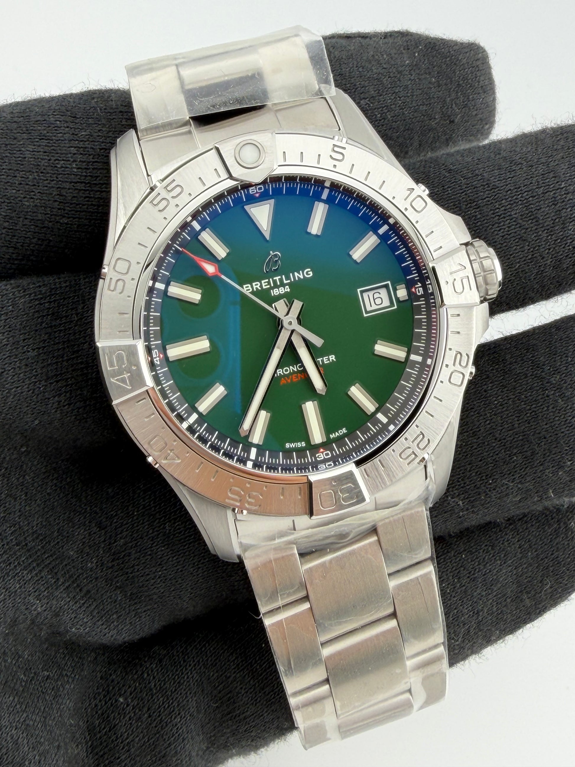 Breitling Avenger Automatic Green Dial on Stainless Steel Bracelet Ref. A17328101L1A1 Card 2026 — view 2