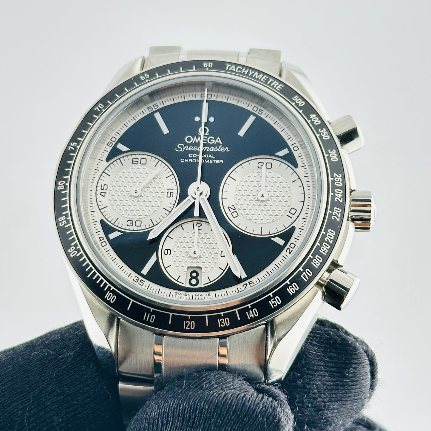 Omega Speedmaster Racing Black / White Chrono Dial on Stainless Steel Bracelet Ref. 326.30.40.50.01.002 — view 3