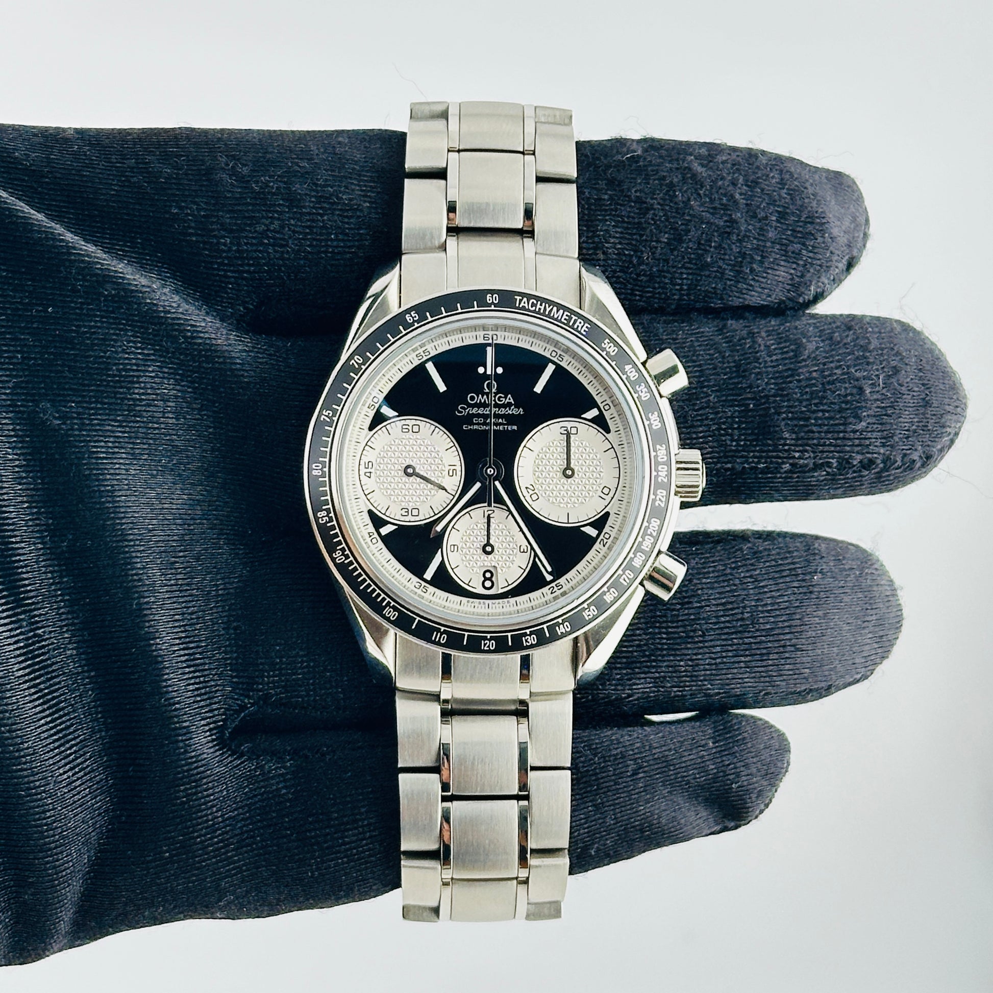 Omega Speedmaster Racing Black / White Chrono Dial on Stainless Steel Bracelet Ref. 326.30.40.50.01.002 — view 2