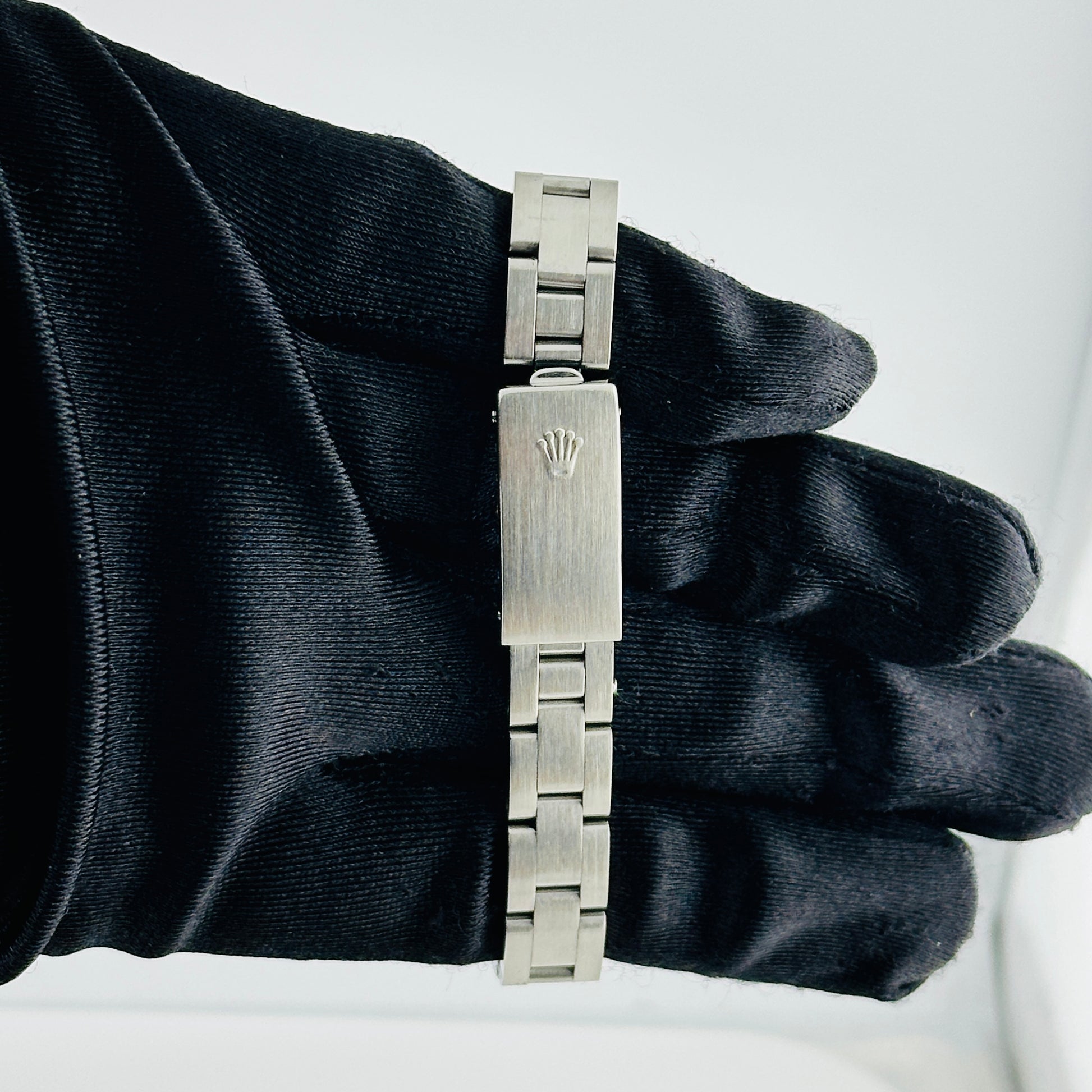 Rolex Oyster Perpetual Date Silver Stick Dial on Oyster Bracelet Ref. 79190 2000 — view 3